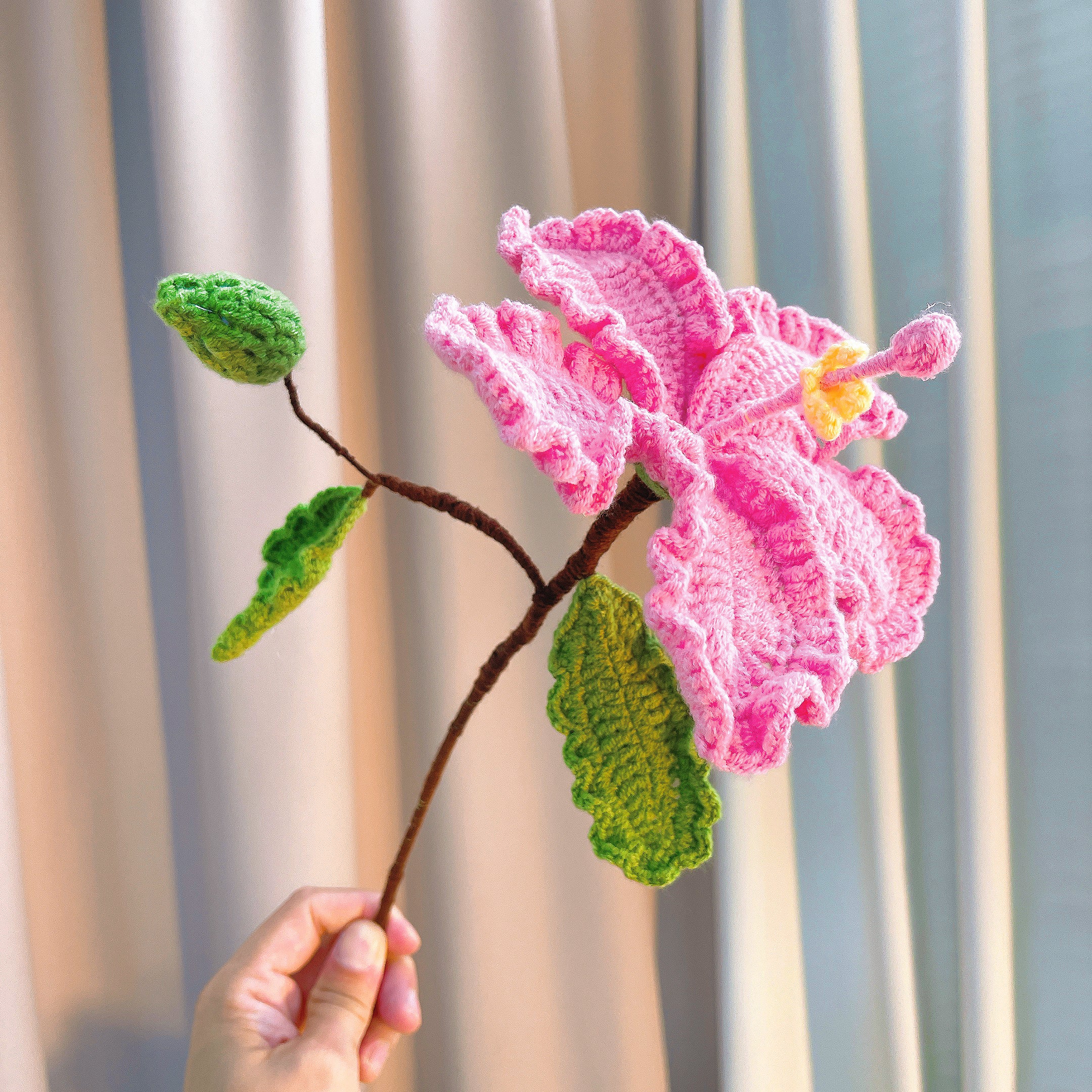 Hand Crochet Hibiscus Flower - Realistic Pink & White Artificial Hibiscus with Leaves & Bud, Hypoallergenic Floral Stems for Bouquets, Wedding Decor, Tropical Theme Party, Home Arrangements