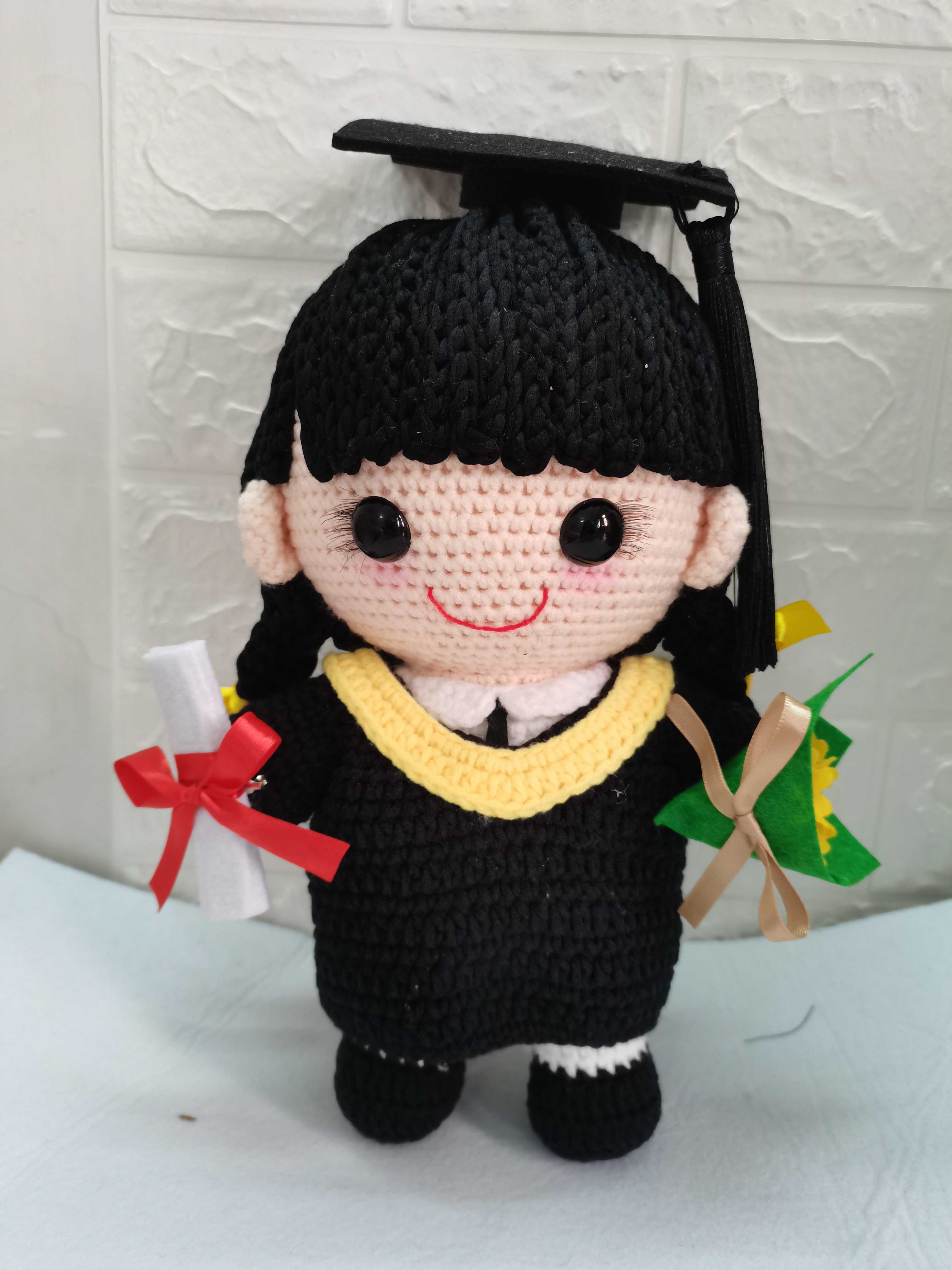 Custom Handmade Crochet Doll (28cm) - Personalized Boy Girl Pets Graduate Engagement Wedding Photo to Doll - Unique Gift for Birthday, Wedding, Anniversary, Graduation, Valentine's Day