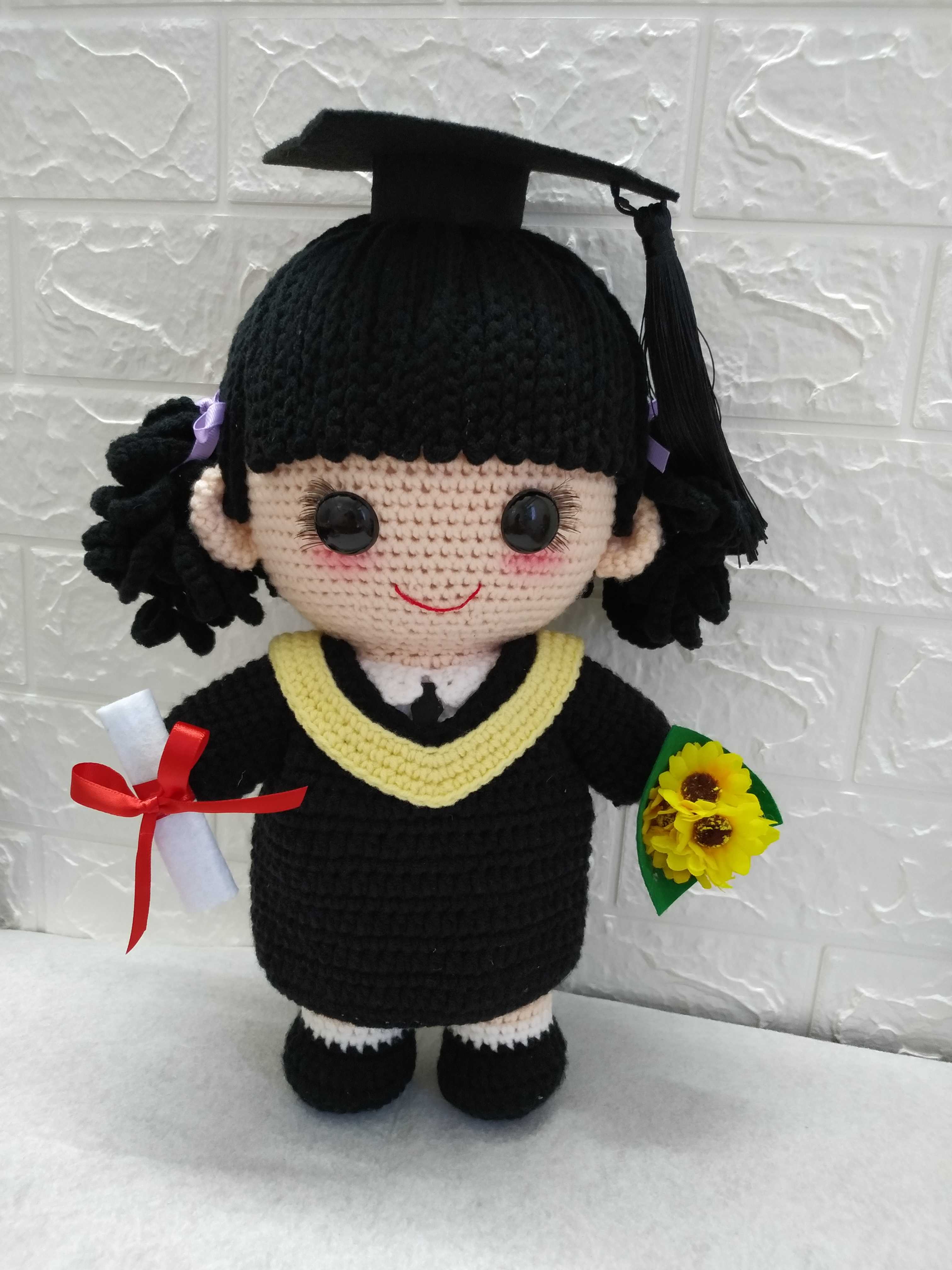 Custom Handmade Crochet Doll (28cm) - Personalized Boy Girl Pets Graduate Engagement Wedding Photo to Doll - Unique Gift for Birthday, Wedding, Anniversary, Graduation, Valentine's Day