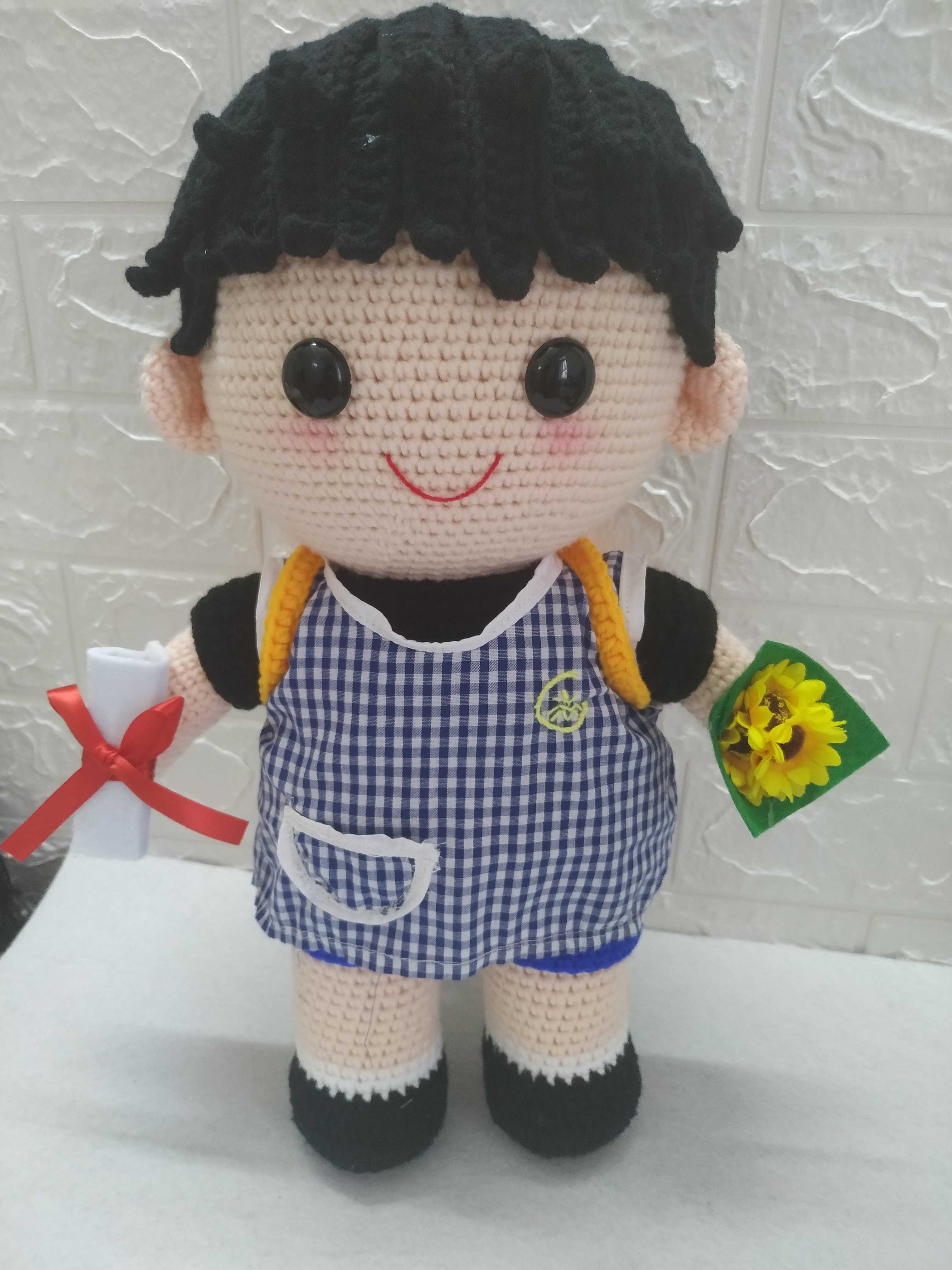 Custom Handmade Crochet Doll (28cm) - Personalized Boy Girl Pets Graduate Engagement Wedding Photo to Doll - Unique Gift for Birthday, Wedding, Anniversary, Graduation, Valentine's Day