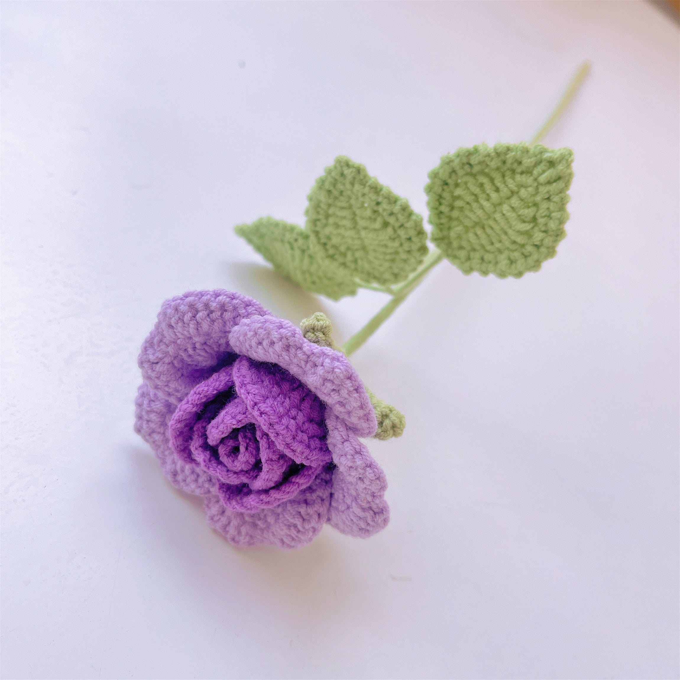Rose Garden Delight: Handcrafted Crochet Roses for a Charming Home Decor