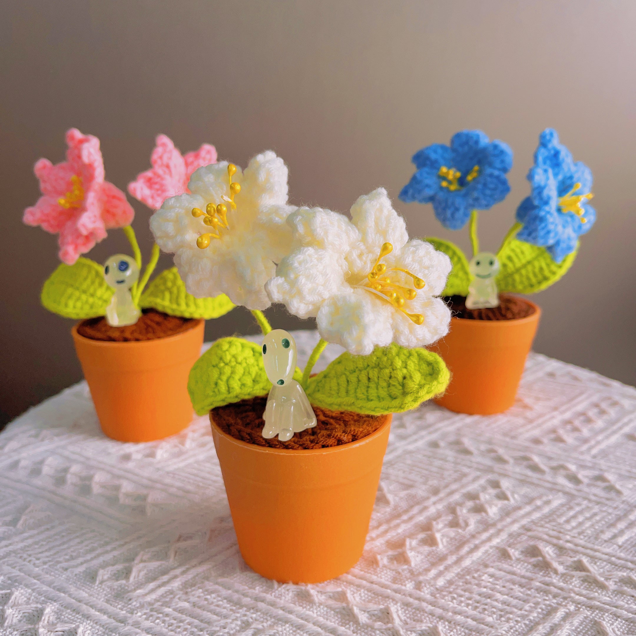 Handmade Crochet Alstroemeria Plant with LED: Realistic Faux Flower for Unique Home Decor, Perfect Gift Giving to Plant Lovers, Handcrafted DIY Gift