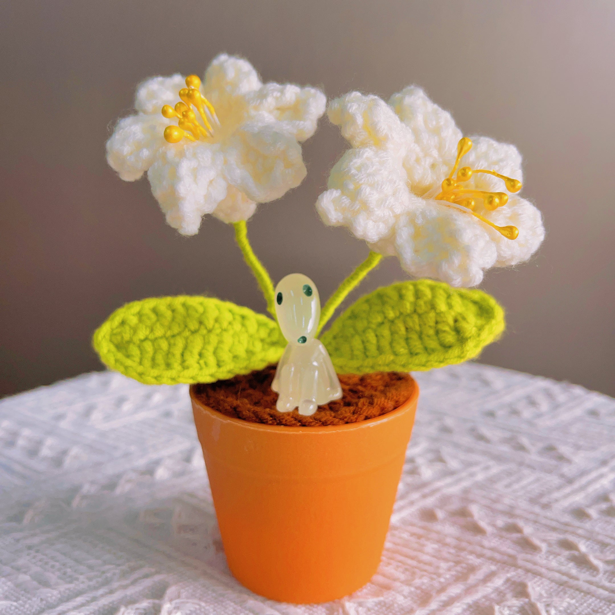 Handmade Crochet Alstroemeria Plant with LED: Realistic Faux Flower for Unique Home Decor, Perfect Gift Giving to Plant Lovers, Handcrafted DIY Gift