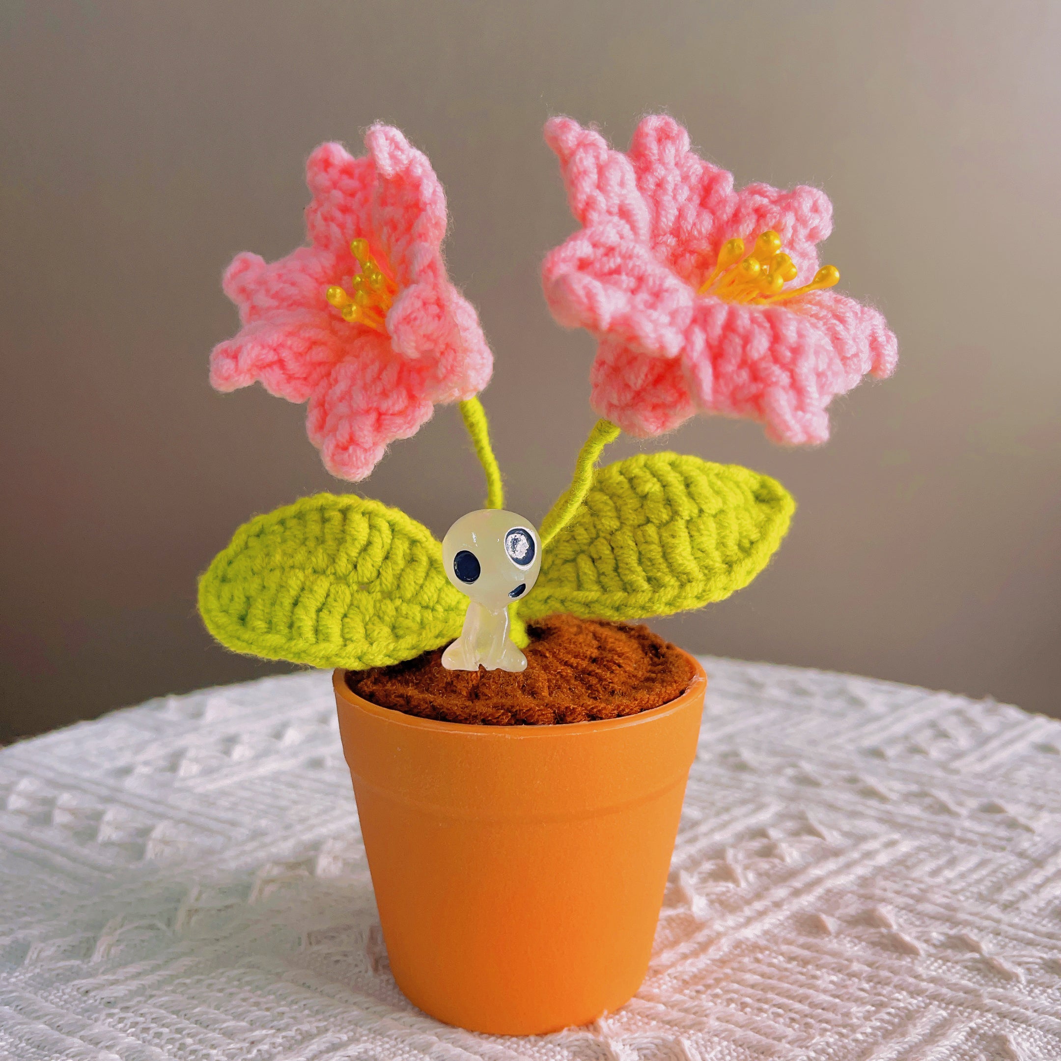 Handmade Crochet Alstroemeria Plant with LED: Realistic Faux Flower for Unique Home Decor, Perfect Gift Giving to Plant Lovers, Handcrafted DIY Gift