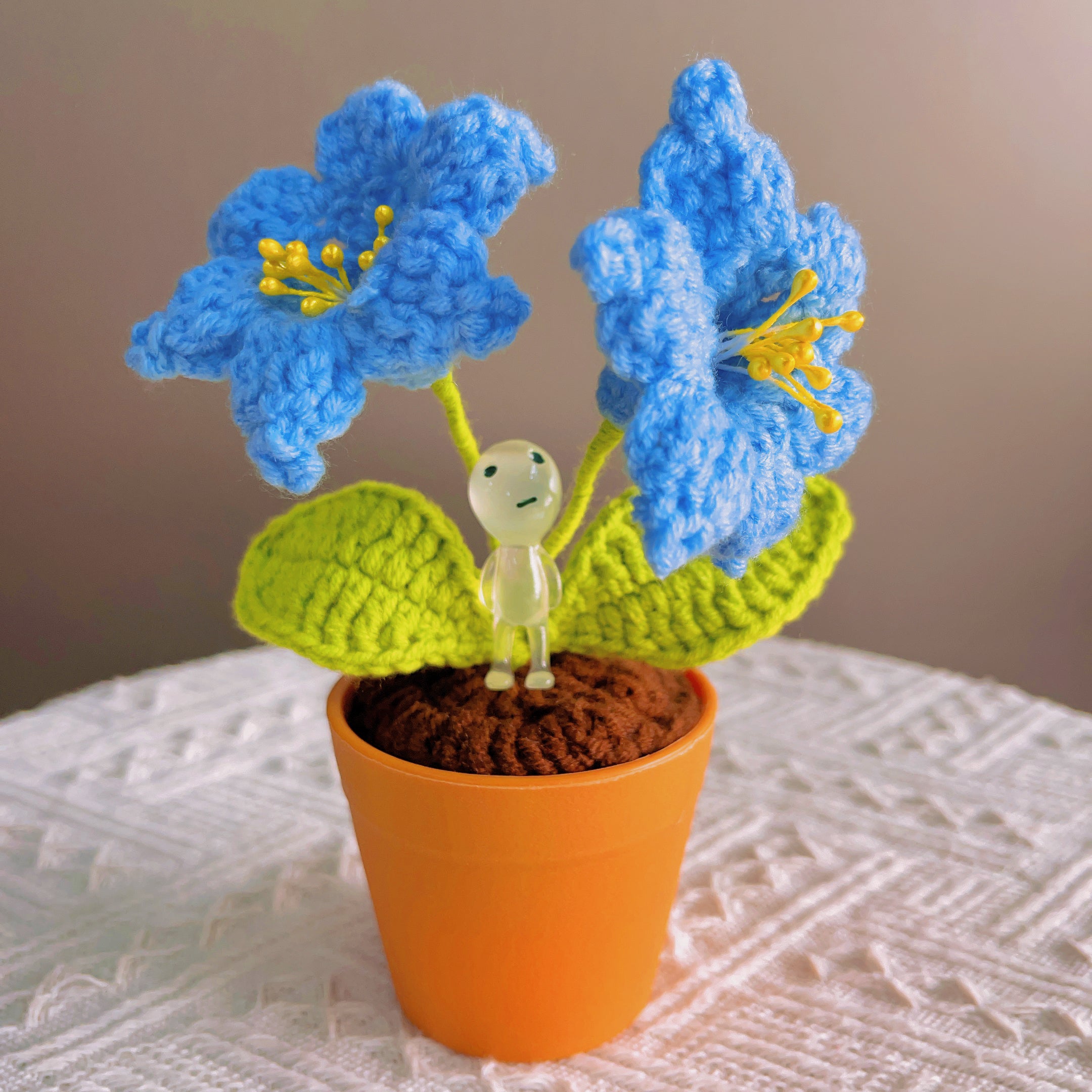 Handmade Crochet Alstroemeria Plant with LED: Realistic Faux Flower for Unique Home Decor, Perfect Gift Giving to Plant Lovers, Handcrafted DIY Gift