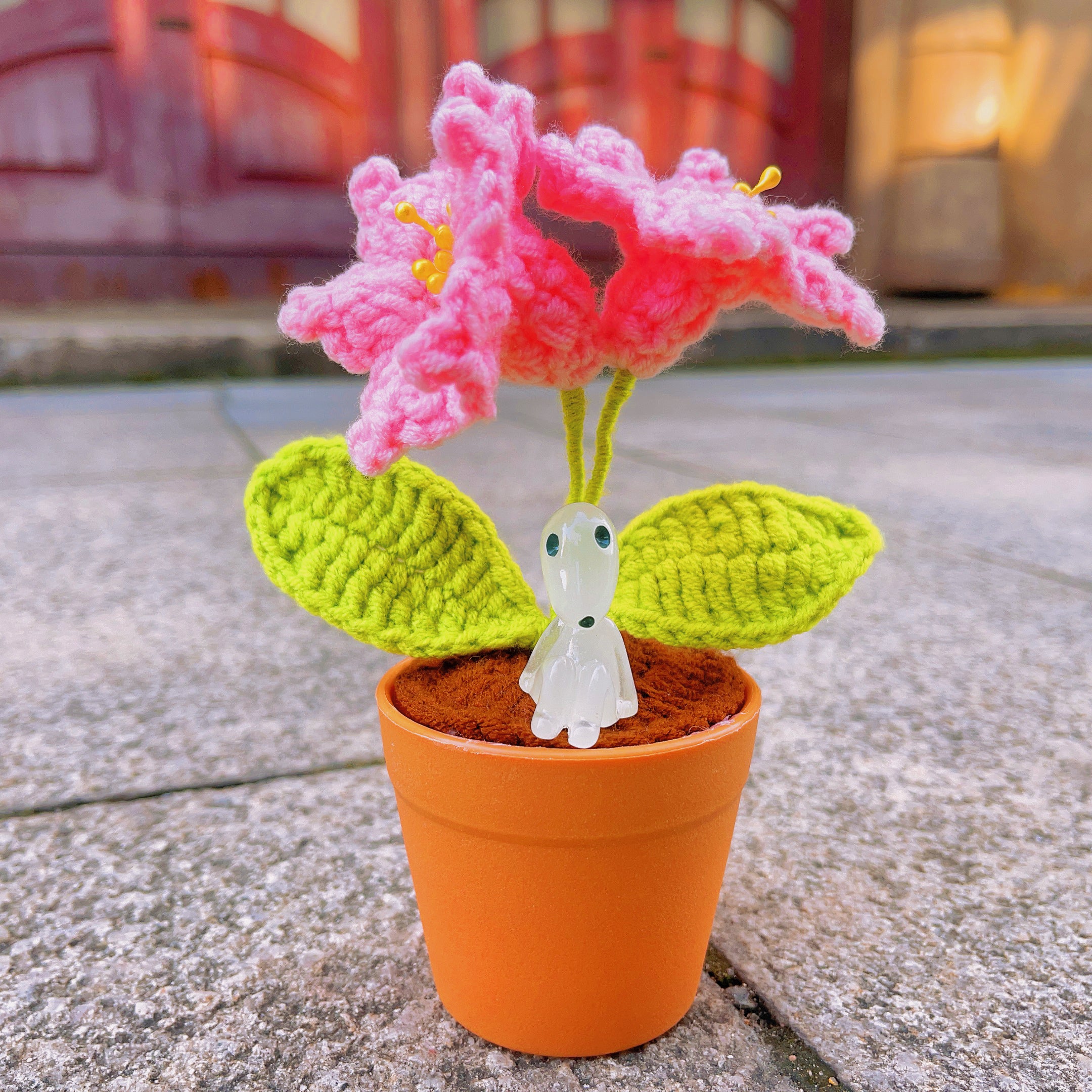 Handmade Crochet Alstroemeria Plant with LED: Realistic Faux Flower for Unique Home Decor, Perfect Gift Giving to Plant Lovers, Handcrafted DIY Gift