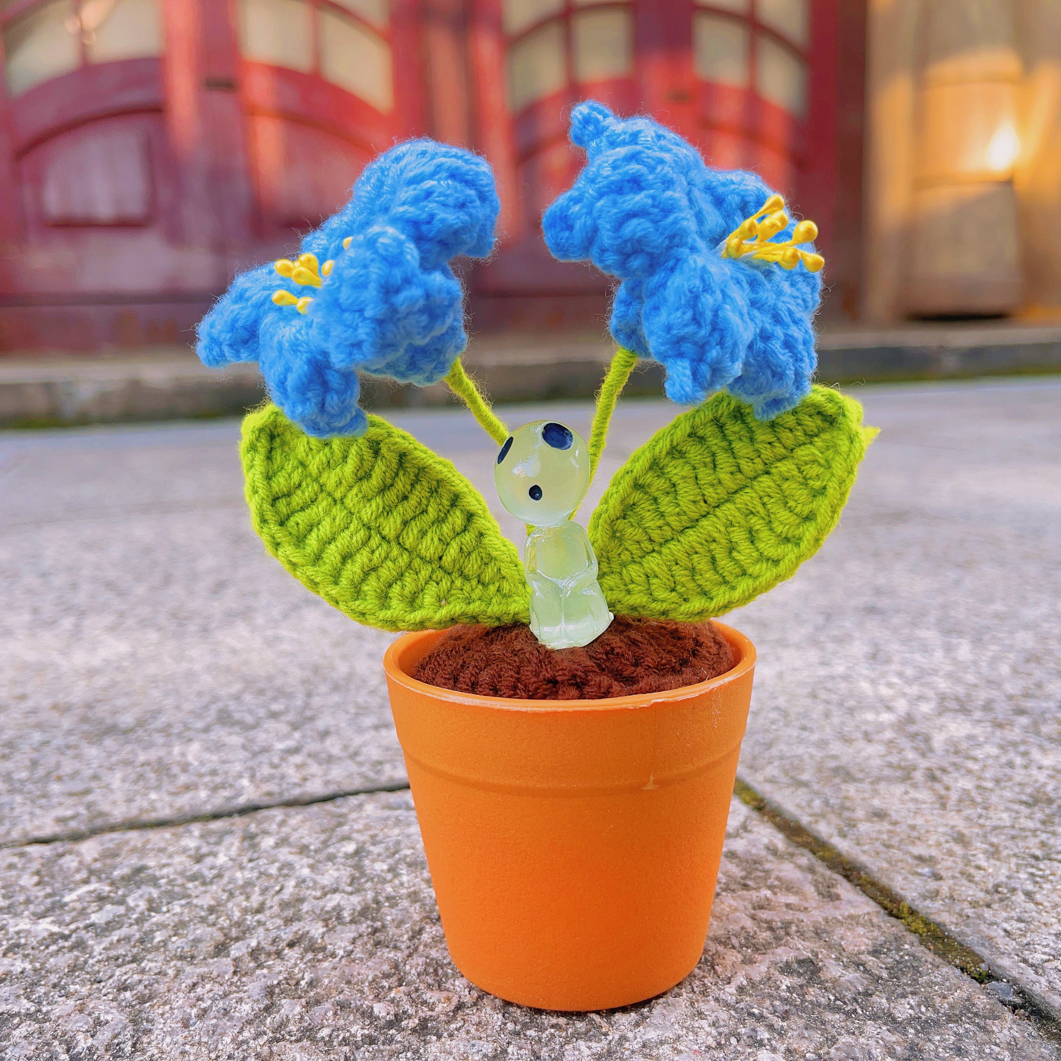 Handmade Crochet Alstroemeria Plant with LED: Realistic Faux Flower for Unique Home Decor, Perfect Gift Giving to Plant Lovers, Handcrafted DIY Gift