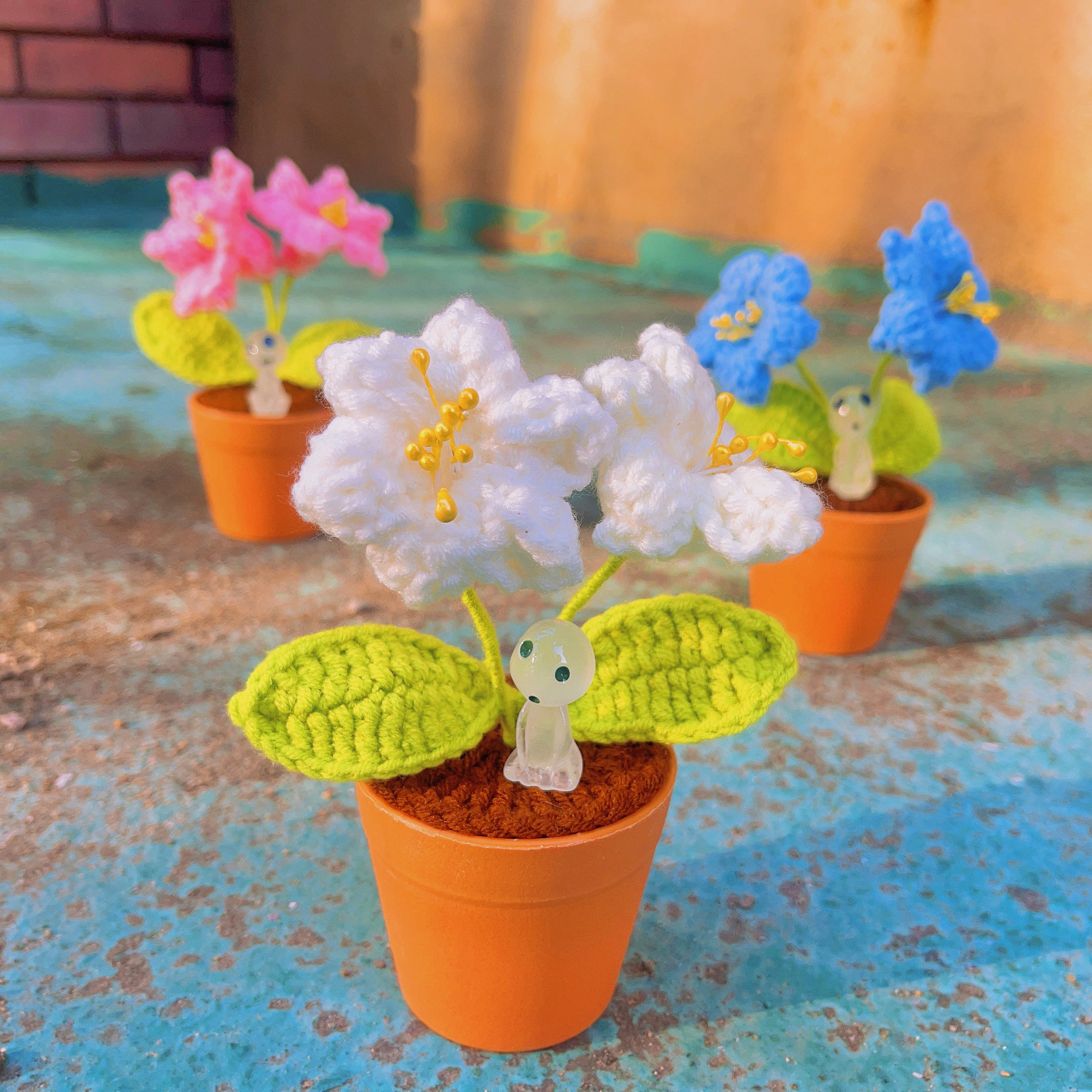 Handmade Crochet Alstroemeria Plant with LED: Realistic Faux Flower for Unique Home Decor, Perfect Gift Giving to Plant Lovers, Handcrafted DIY Gift