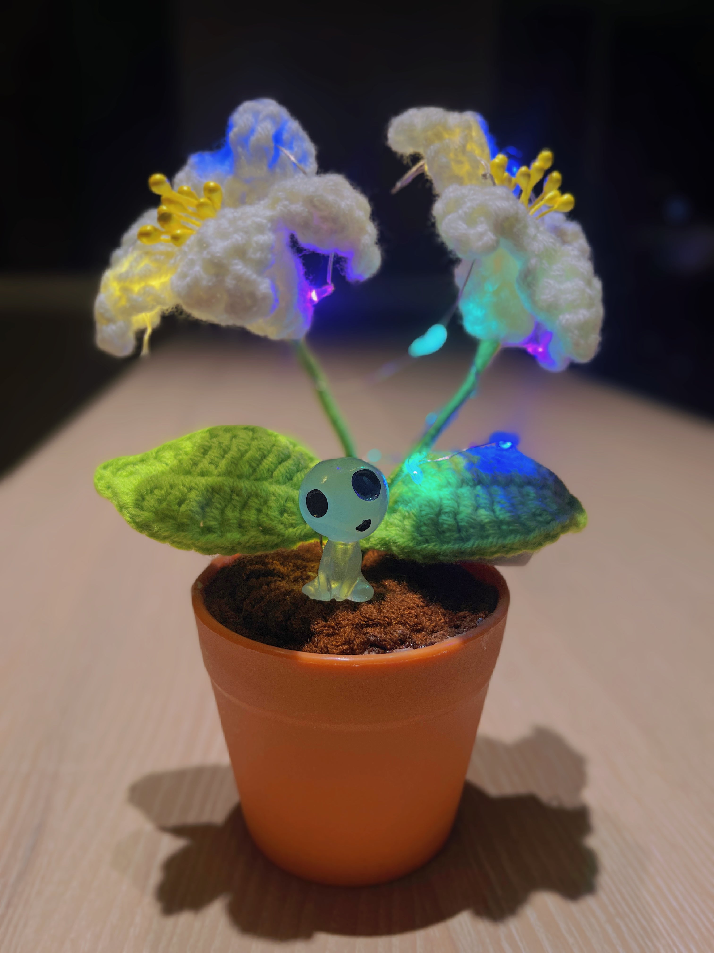 Handmade Crochet Alstroemeria Plant with LED: Realistic Faux Flower for Unique Home Decor, Perfect Gift Giving to Plant Lovers, Handcrafted DIY Gift