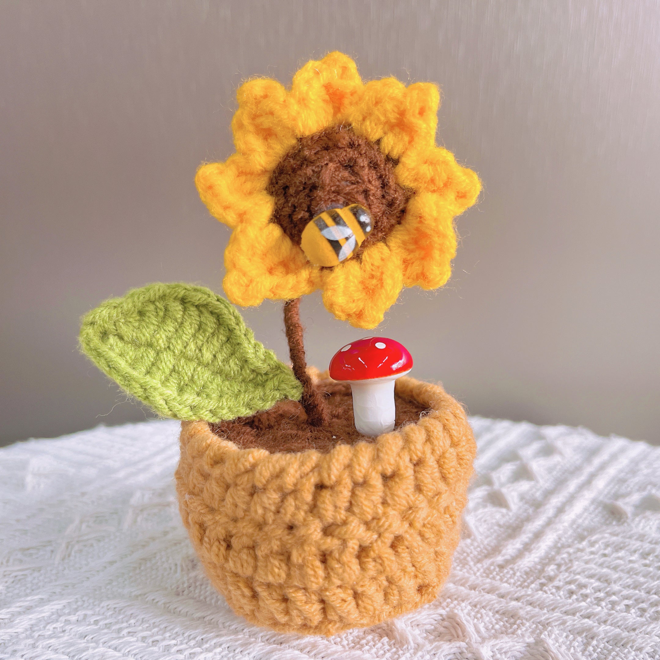 Handcrafted Cheerful Potato Desk Figurine with Customizable Card, Miniature Garden Potted Plants - Perfect for Home Decor, Gifts, Motivation, and Special Occasions
