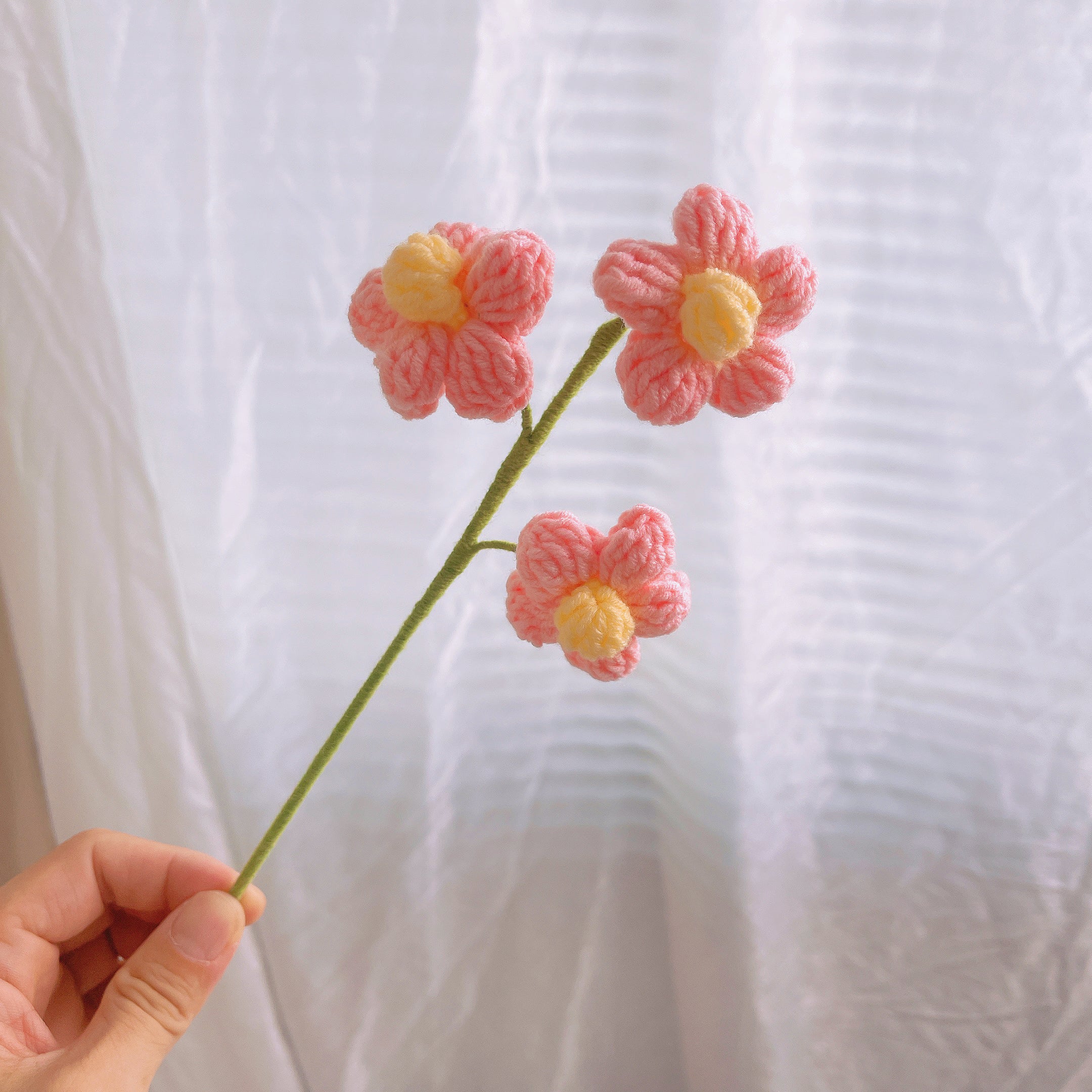 Blooming Splendor: Handcrafted Crocheted Pink Collection Bouquet - A Luxurious Tapestry of Yarn and Elegance for Unforgettable Valentine‘s Moments - Roses, Tulip, Pompoms, Carnations