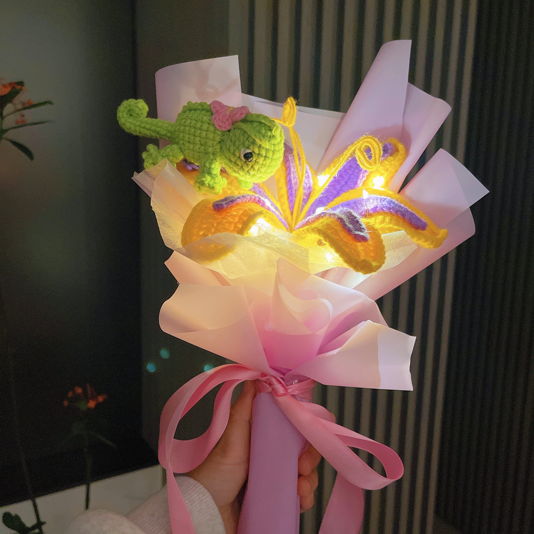 [Shipped from AU]Crochet Sundrop Chameleon Flower Stake Bouquet