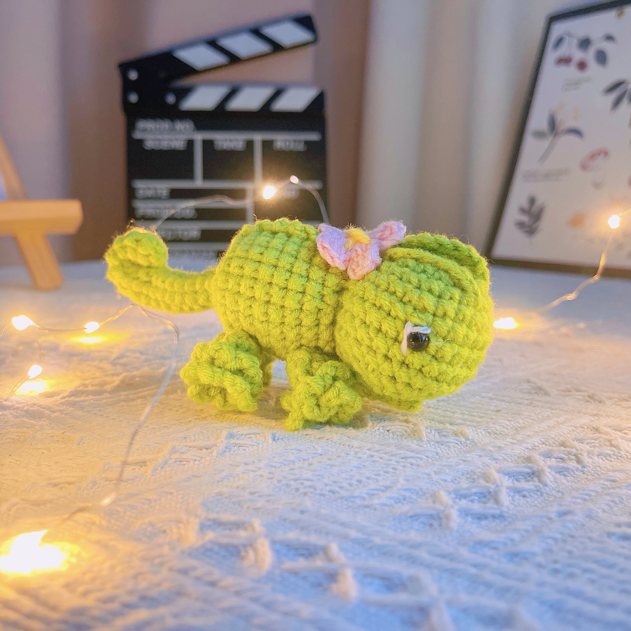 Princess Sundrop Crocheted Chameleon Bouquet with 8 Roses - Anniversary Gift for Girlfriend Wife Graduation Celebration