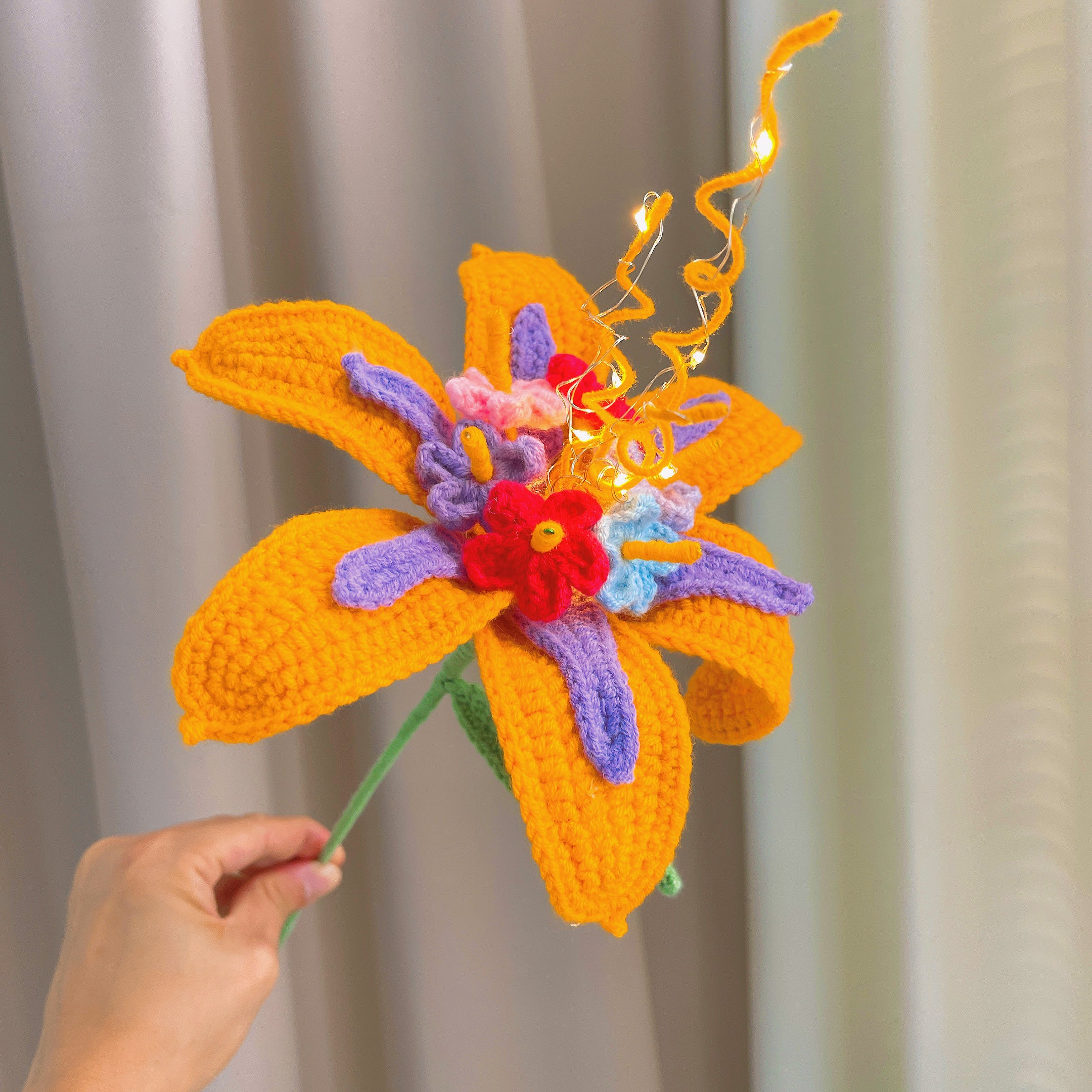 Princess Sundrop Crocheted Chameleon Bouquet with 8 Roses - Anniversary Gift for Girlfriend Wife Graduation Celebration