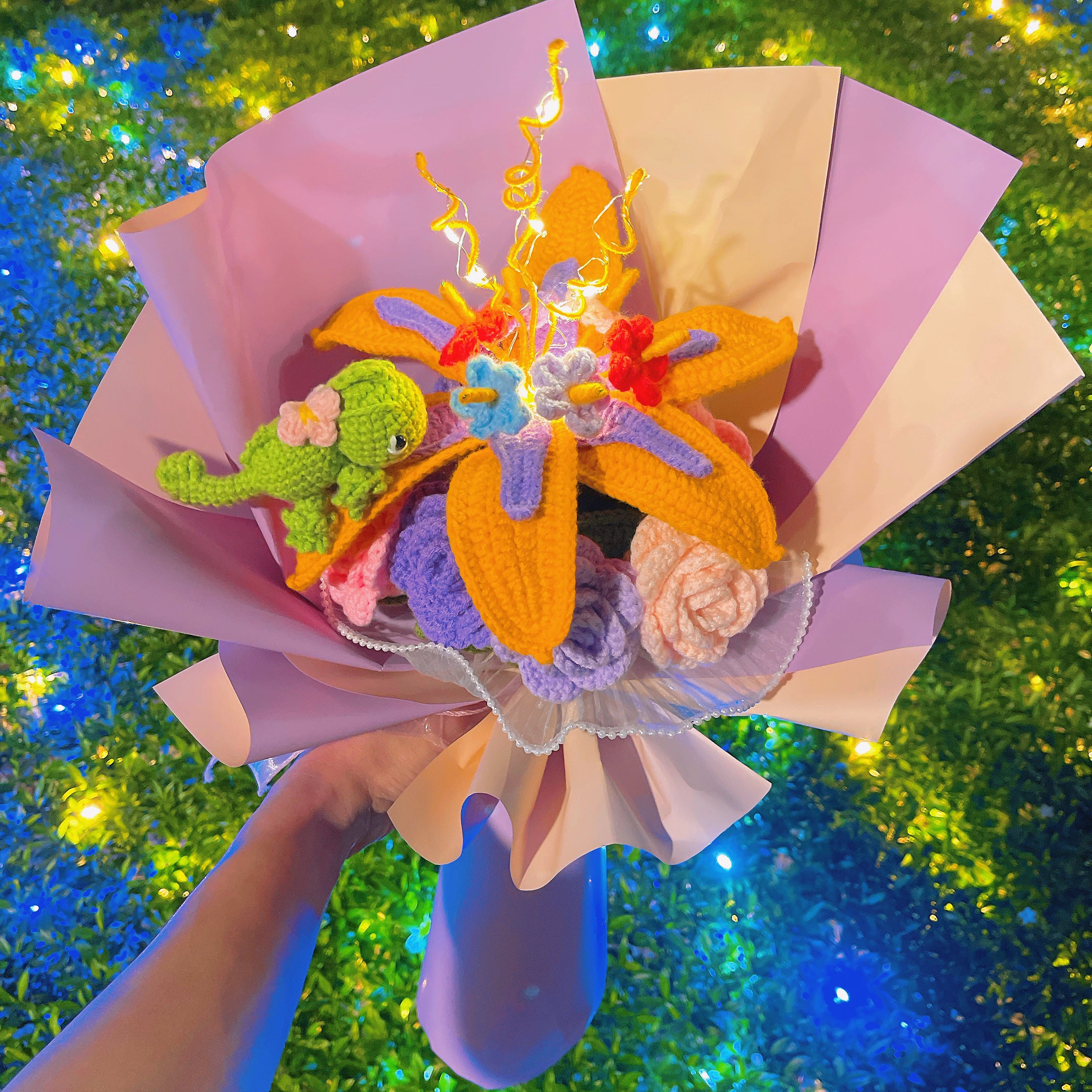 Princess Sundrop Crocheted Chameleon Bouquet with 8 Roses - Anniversary Gift for Girlfriend Wife Graduation Celebration