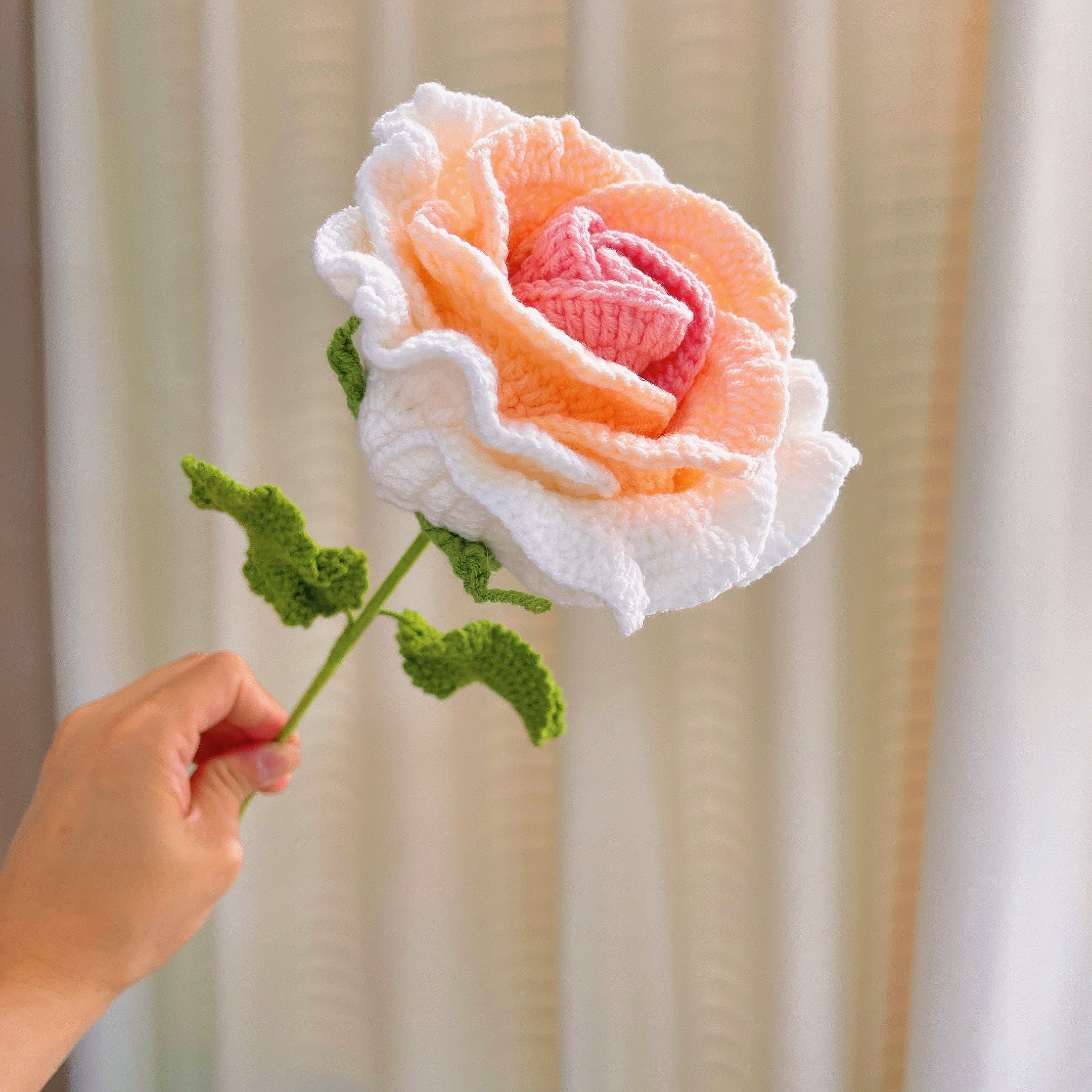 Blooming Splendor: Handcrafted Crocheted Pink Collection Bouquet - A Luxurious Tapestry of Yarn and Elegance for Unforgettable Valentine‘s Moments - Roses, Tulip, Pompoms, Carnations