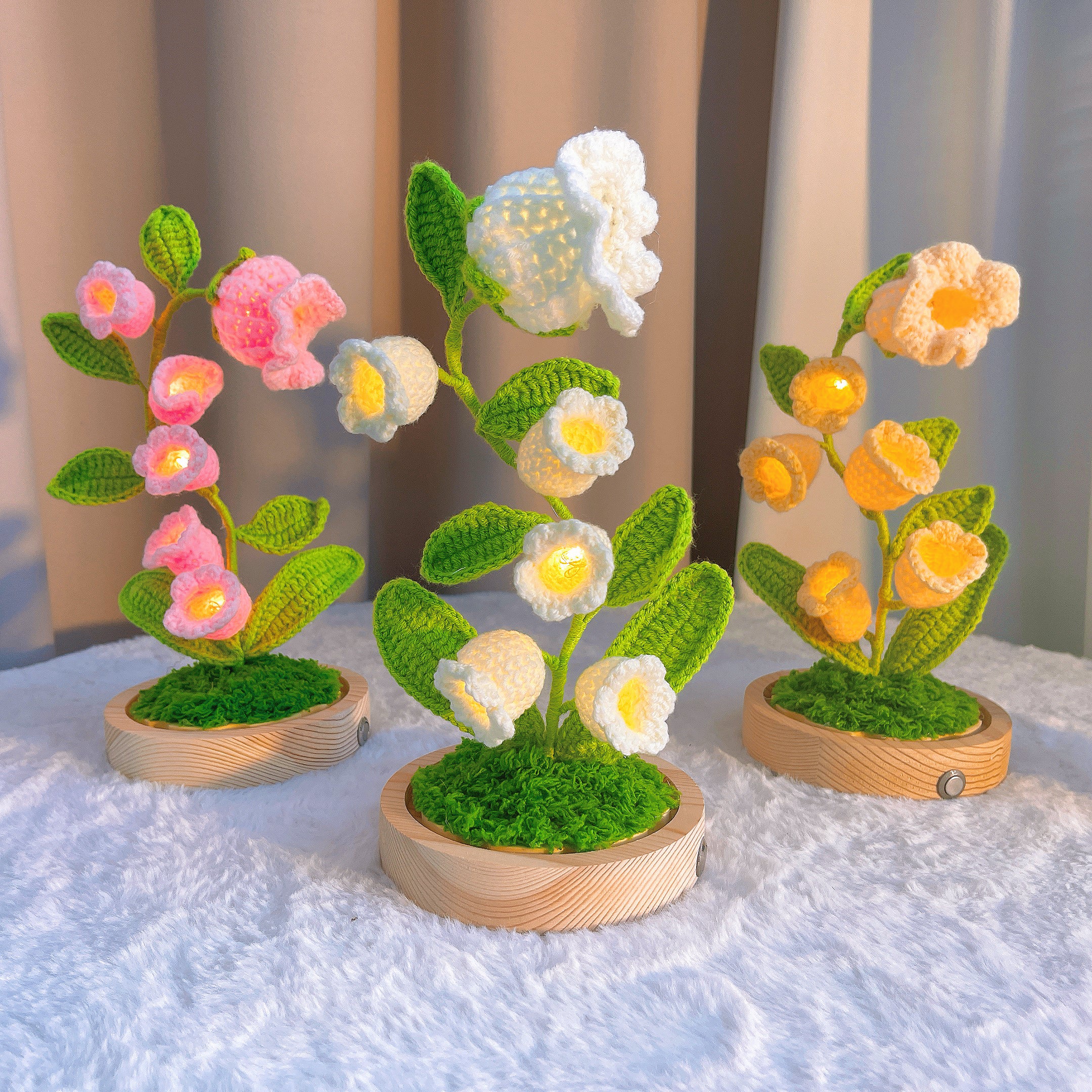 Handmade Crochet Lily of the Valley Lamp - 6-Piece Customizable Floral Light with Wooden Base, Battery/USB Powered, Hypoallergenic Desk Decor for Bedroom, Office & Home