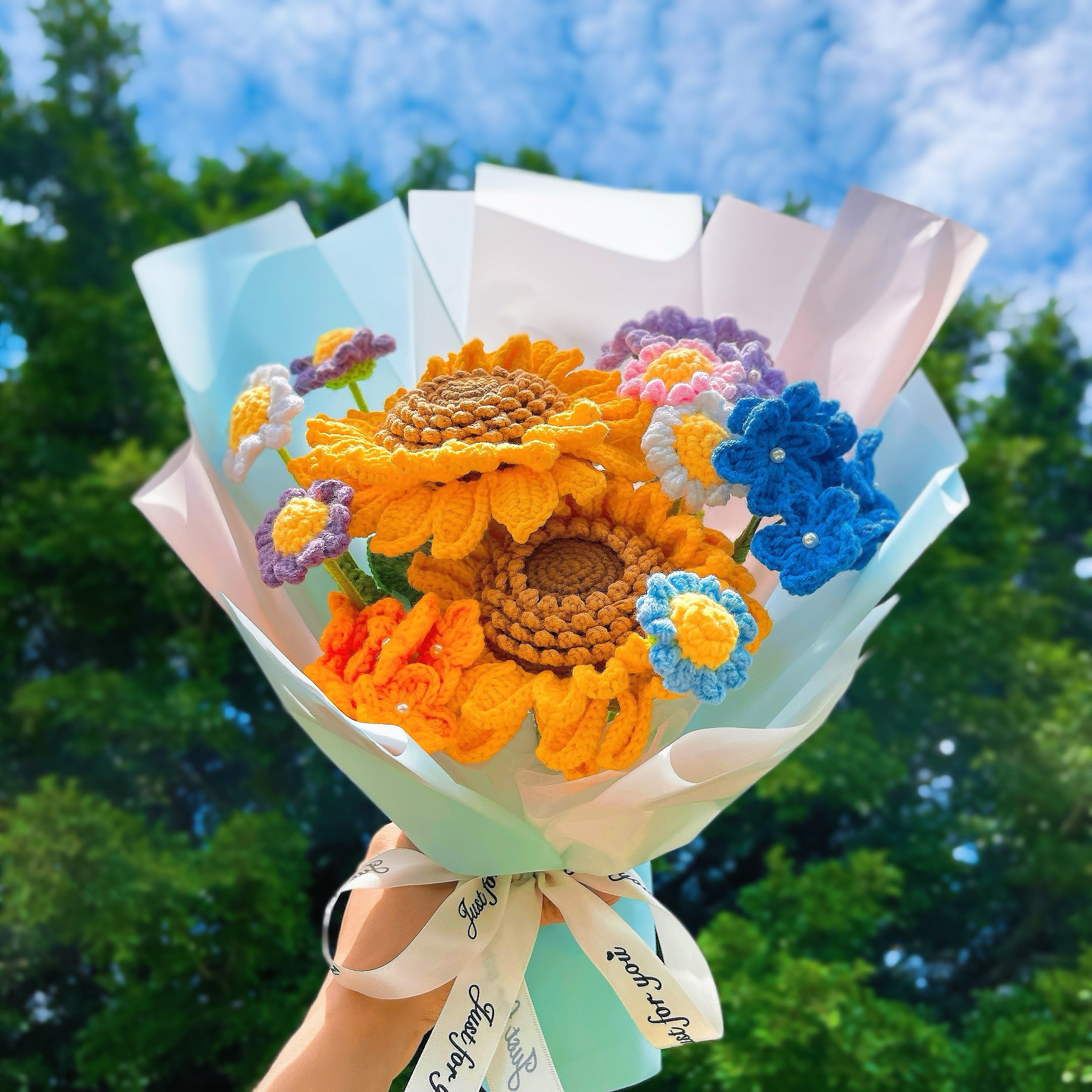 Hanaya Series Handmade Crochet Sunflower Bouquet with Multicolor Daisies & Forget-Me-Nots, Hypoallergenic Everlasting Floral, Ready-to-Gift