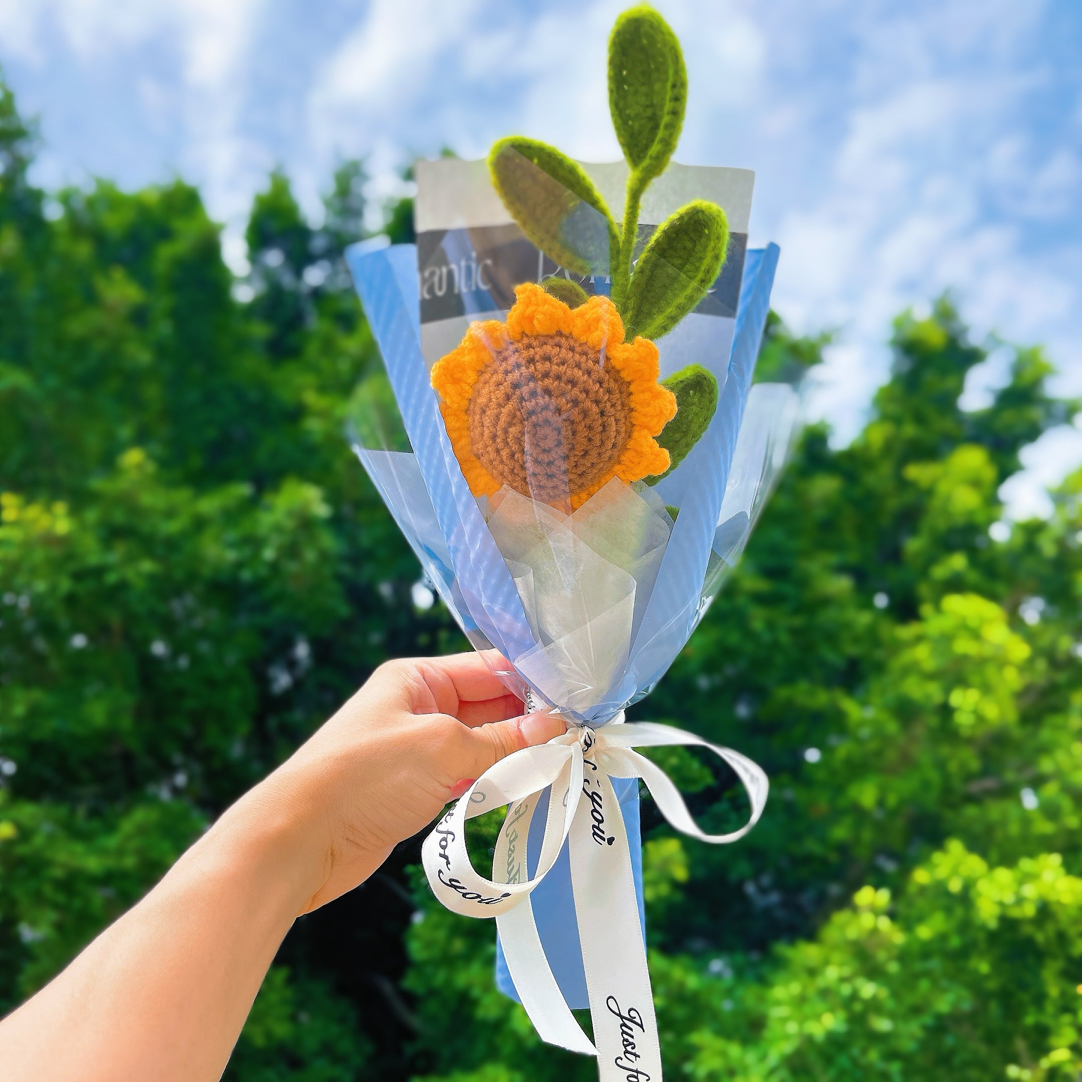 Sunny Greetings Crochet Sunflower Bouquet - Cheerful Handmade Sunflower, Hypoallergenic First Meeting Gift - Perfect for Housewarming, Graduation & Get Well Gifts