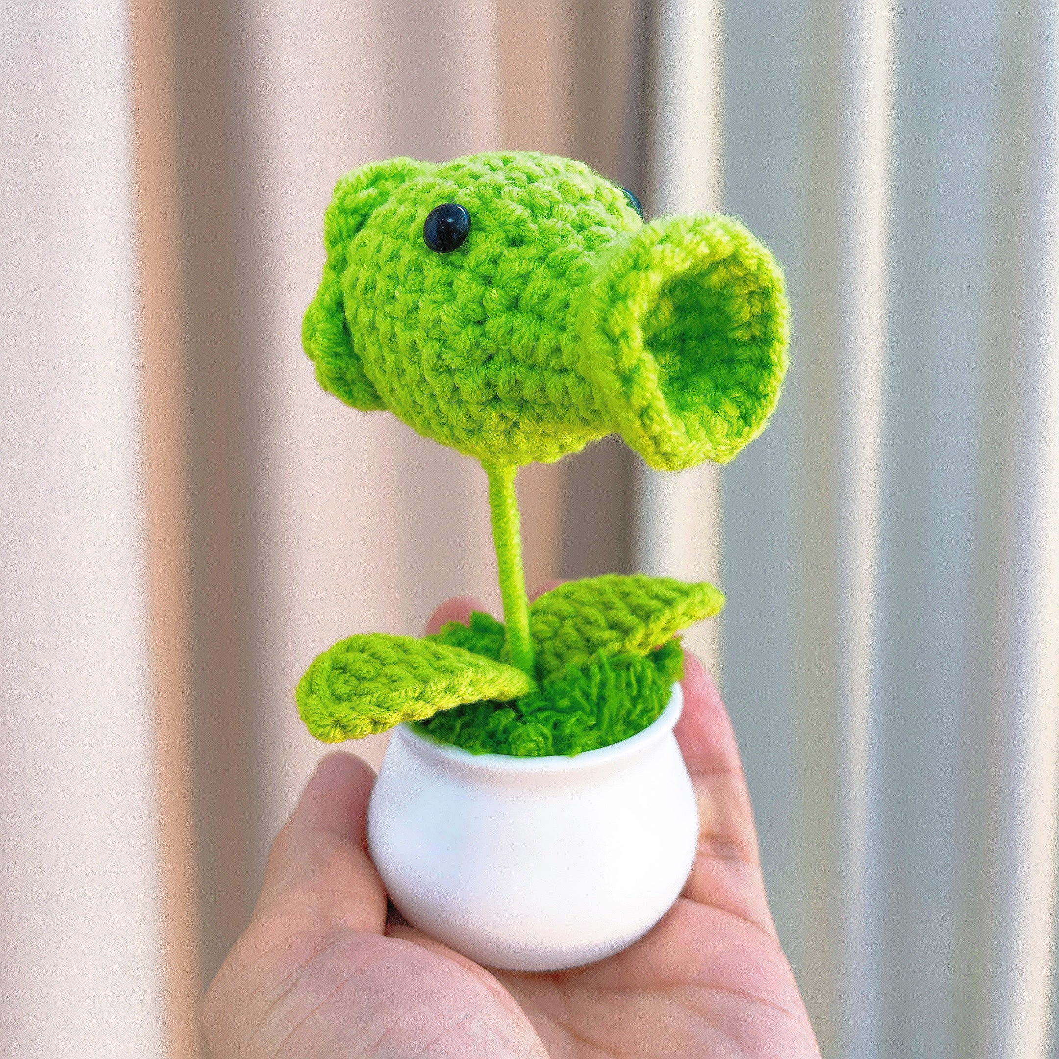 Handmade Crochet Peashooter Planter - Zombies Inspired, White Plastic Pot , Hypoallergenic Desk Decor for Gamers, Kids & Fun Gifts