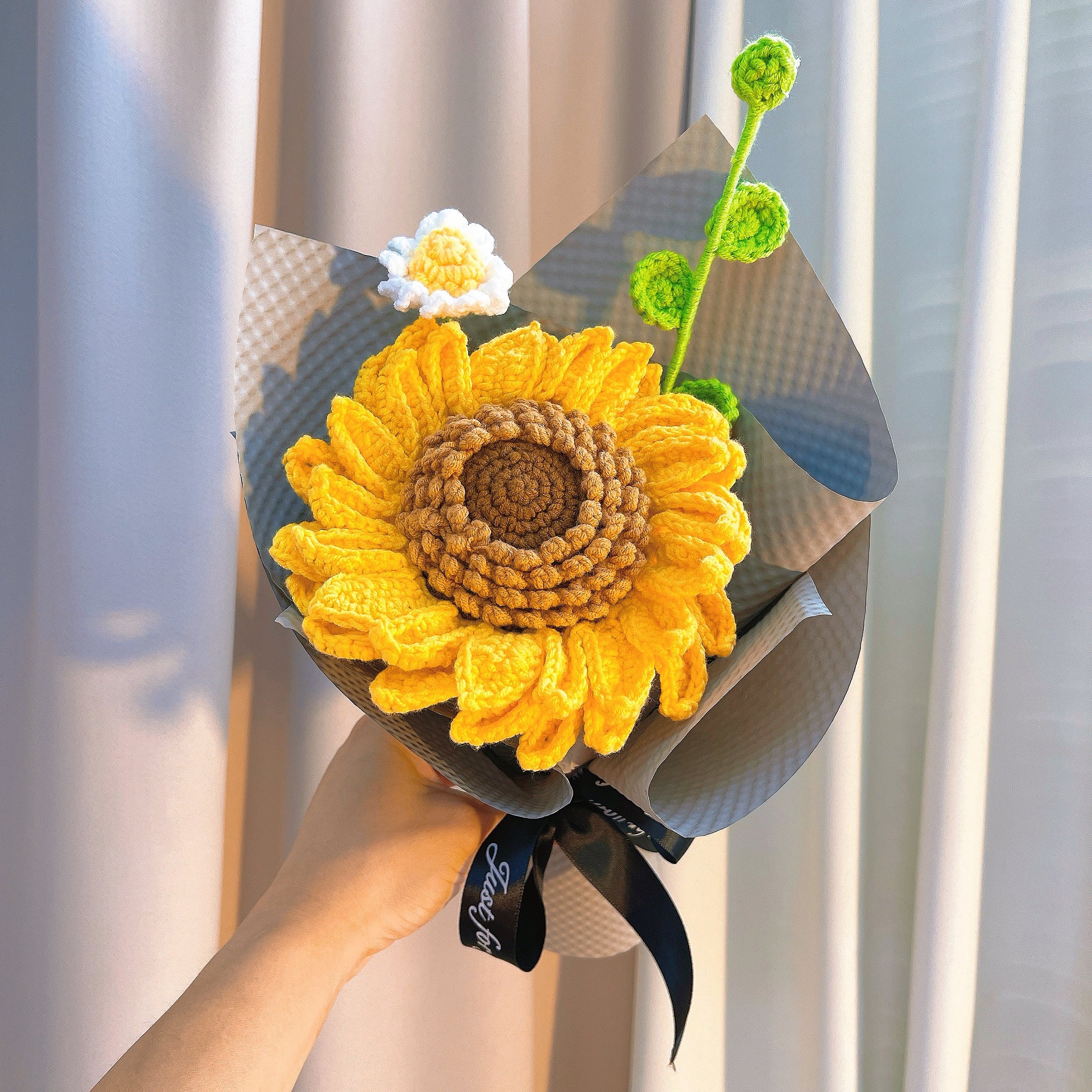 Hanaya Series Handmade White Theme Sunflower Crochet Bouquet with Daisy– Hypoallergenic Forever Floral Gift, DIY Knitted Wedding, Birthday, Anniversary