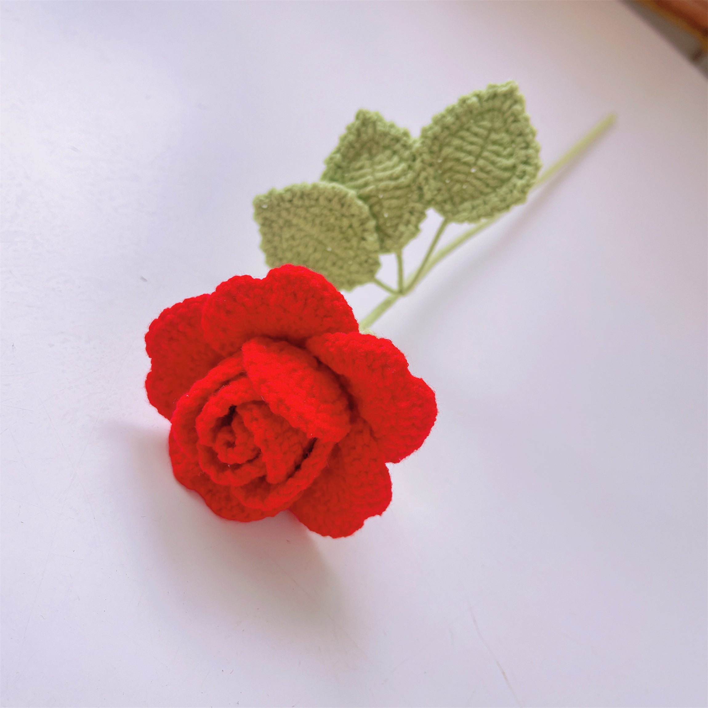 Rose Garden Delight: Handcrafted Crochet Roses for a Charming Home Decor