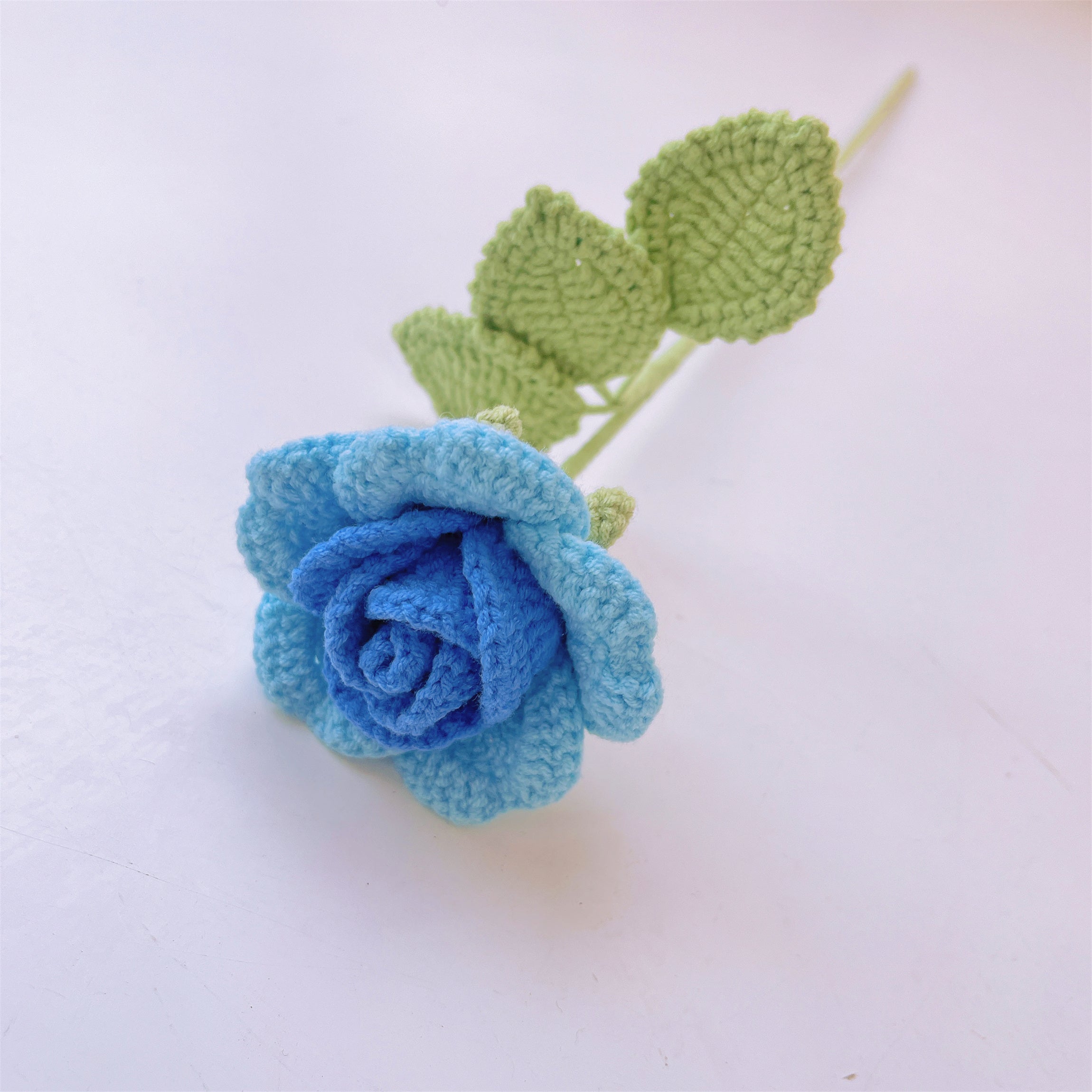 Rose Garden Delight: Handcrafted Crochet Roses for a Charming Home Decor