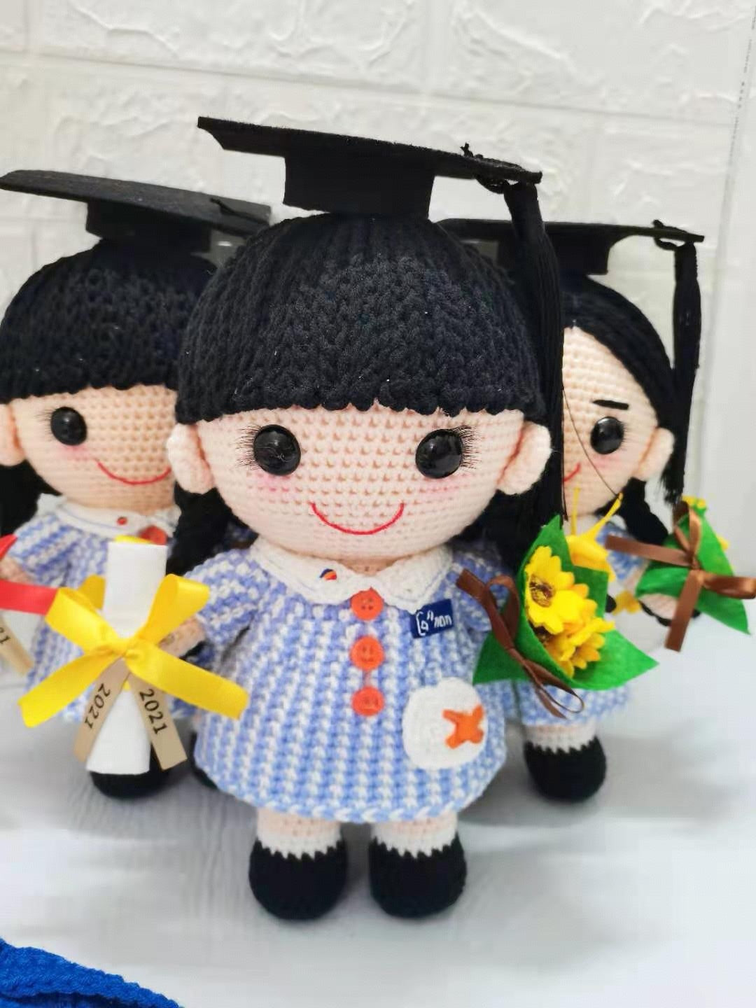 Custom Handmade Crochet Doll (28cm) - Personalized Boy Girl Pets Graduate Engagement Wedding Photo to Doll - Unique Gift for Birthday, Wedding, Anniversary, Graduation, Valentine's Day