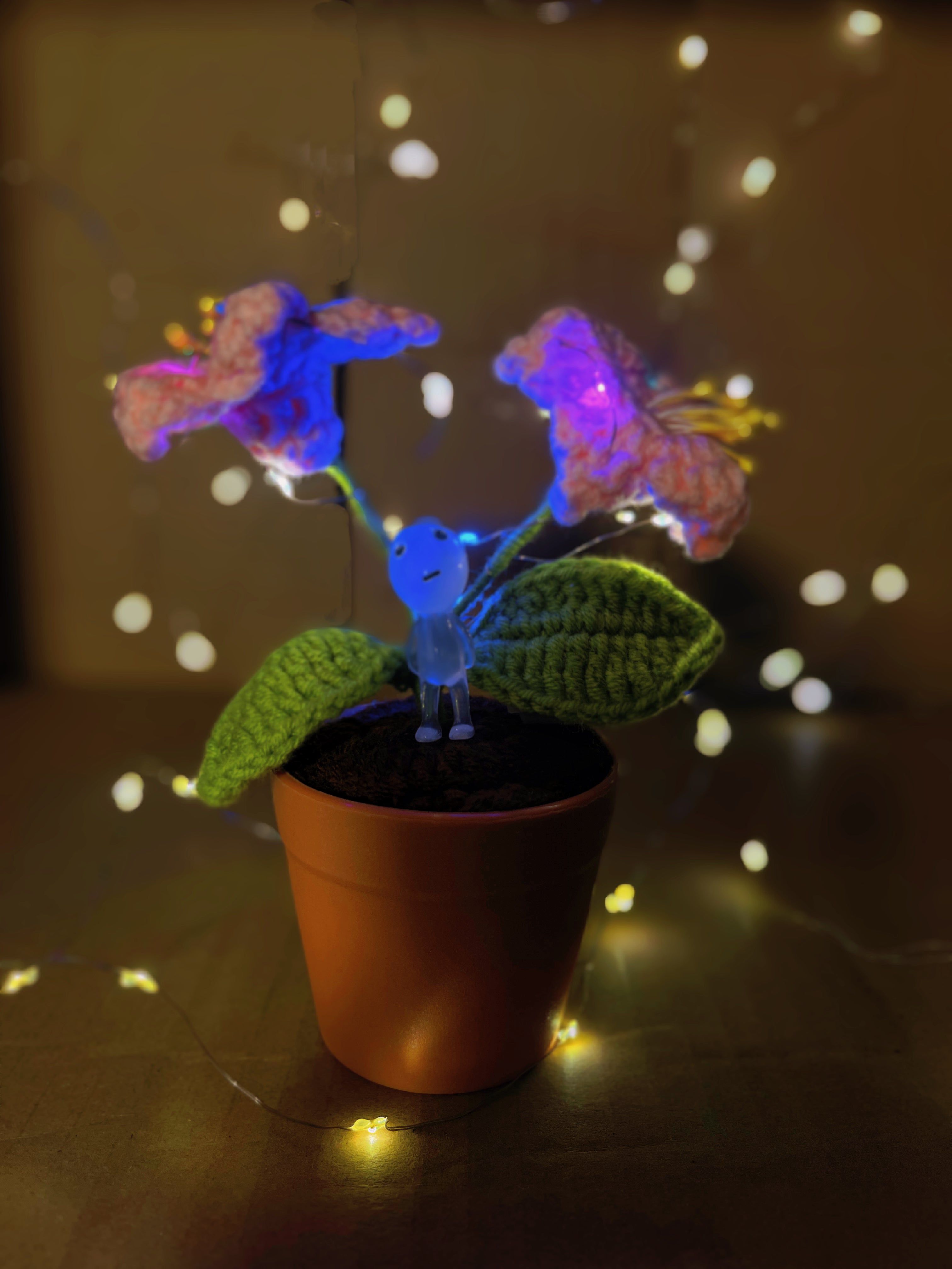 Handmade Crochet Alstroemeria Plant with LED: Realistic Faux Flower for Unique Home Decor, Perfect Gift Giving to Plant Lovers, Handcrafted DIY Gift