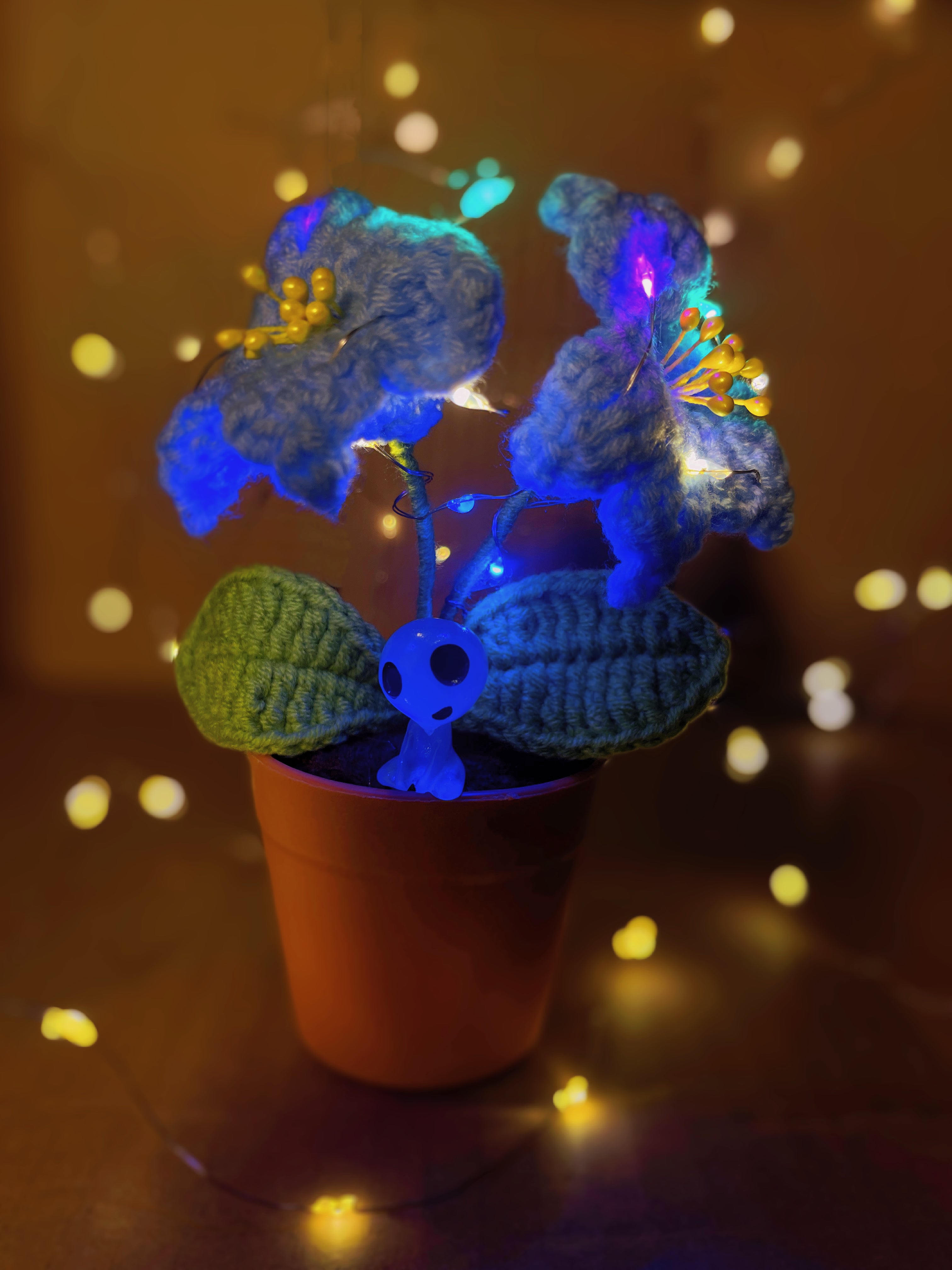 Handmade Crochet Alstroemeria Plant with LED: Realistic Faux Flower for Unique Home Decor, Perfect Gift Giving to Plant Lovers, Handcrafted DIY Gift