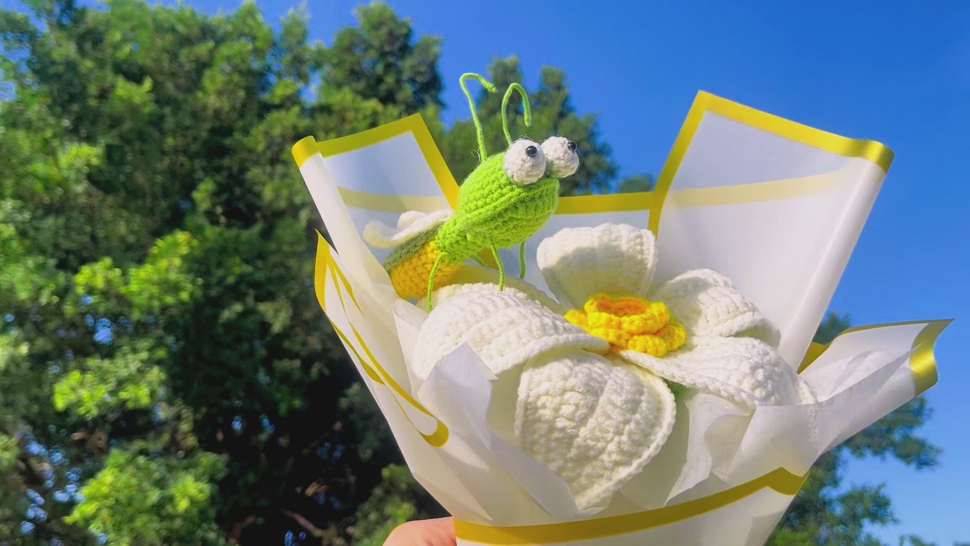 Crochet Bouquet with Lotus Flower, Fireflies, and Giant White Rose - Princess Frog Gift for Home Decor, Weddings, Green Ray