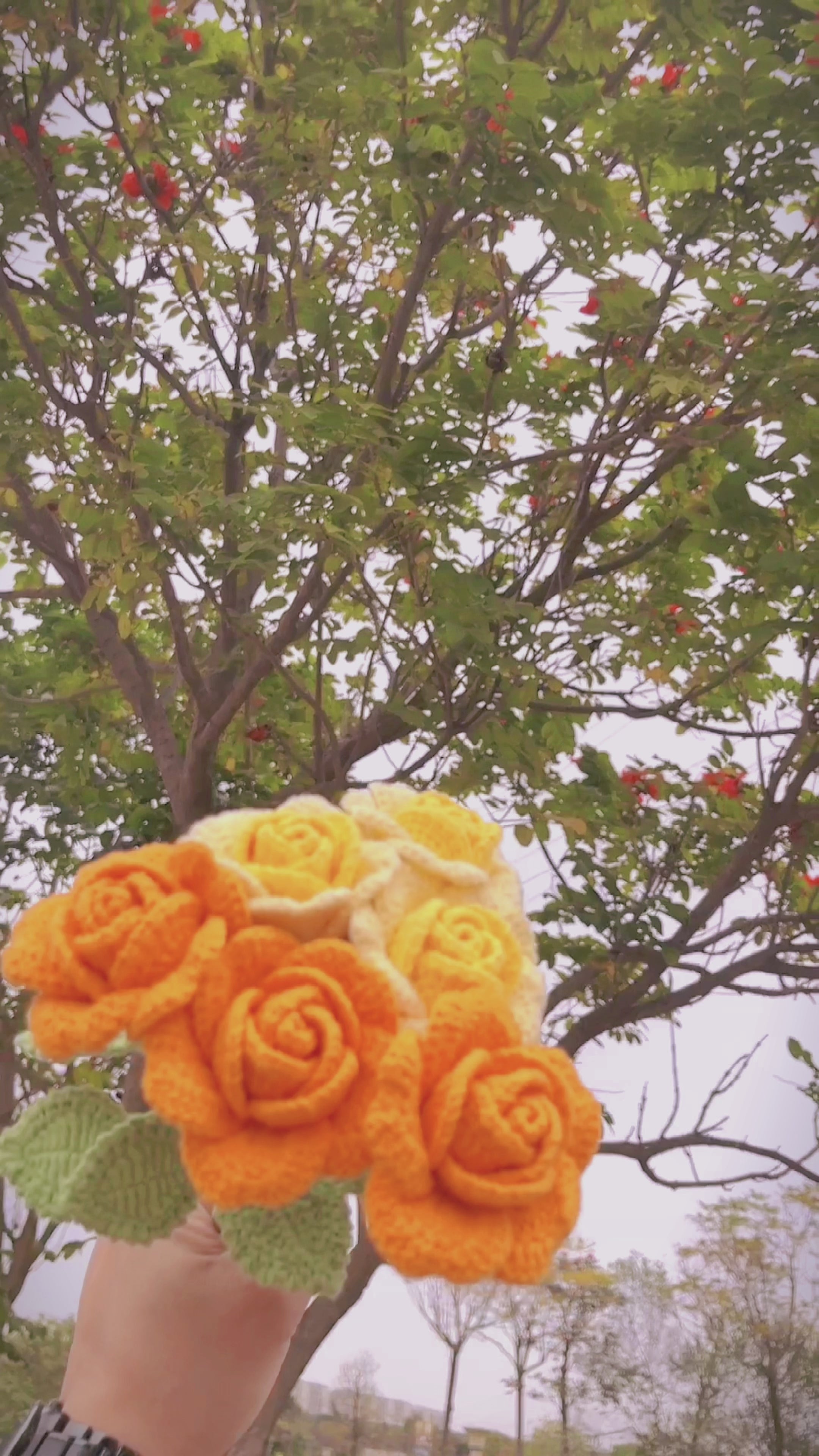 Rose Garden Delight: Handcrafted Crochet Roses for a Charming Home Decor