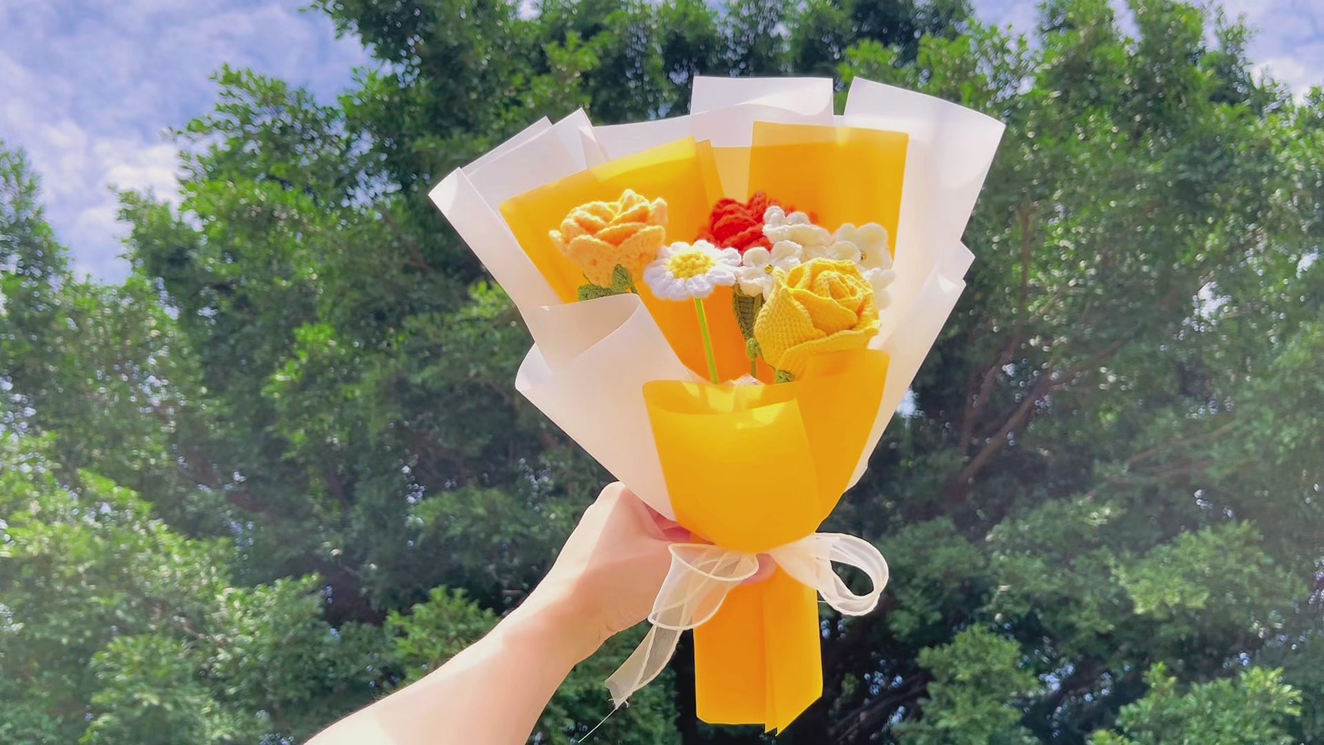 Hanaya Series Handmade Crochet Sunflower Bouquet with Sunshine Color Roses – Ready-to-Gift Allergy Free Artificial Flowers
