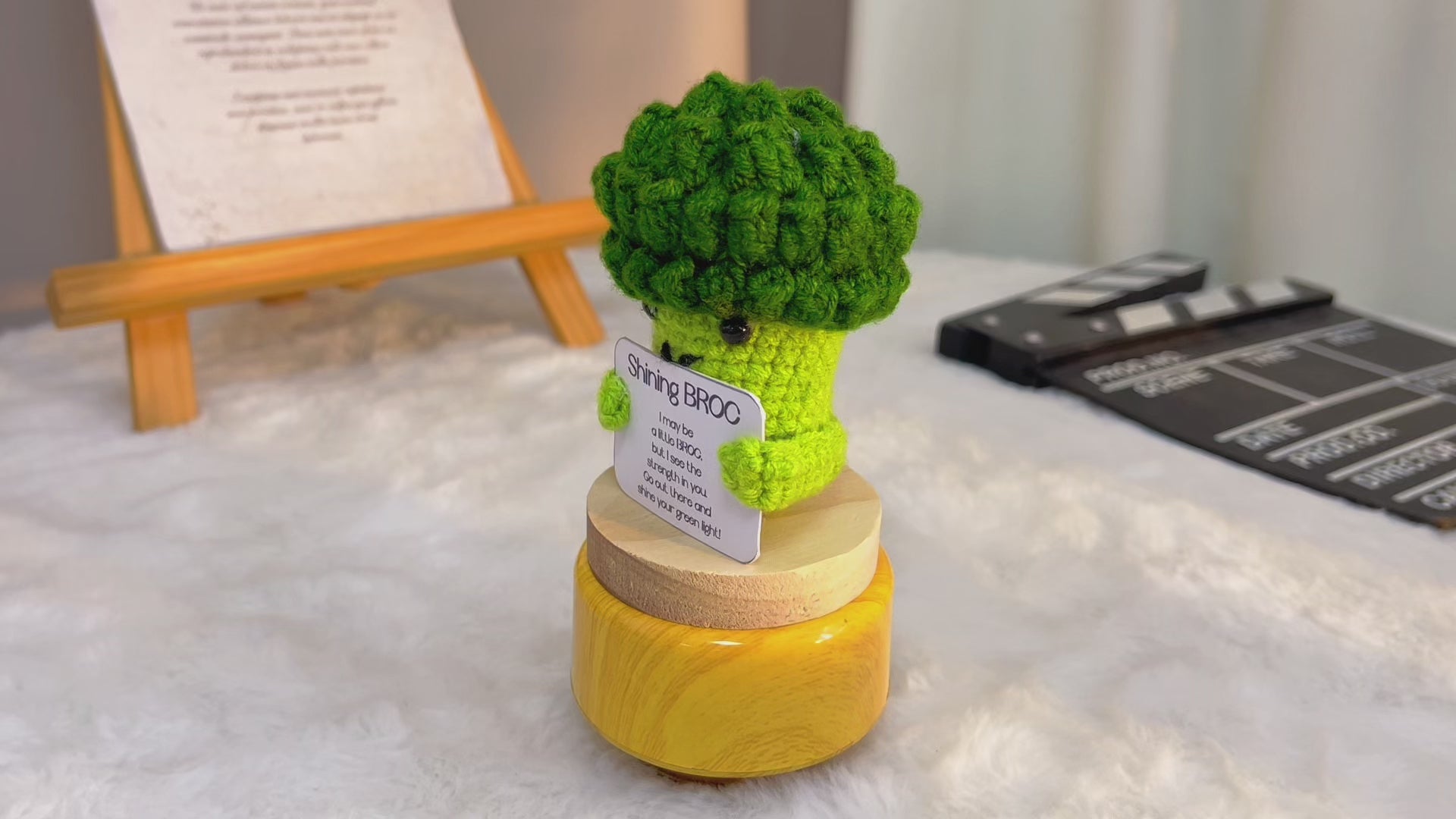 Handcrafted Broccoli Figurine with Customizable Card - Gift for Veggie Lovers, Motivational Desk Accessory, Eco-Friendly, Birthdays