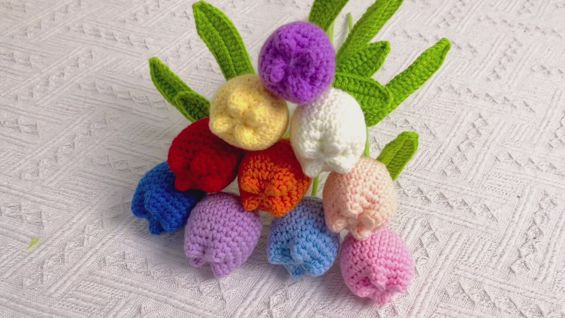 Elegant and Lifelike Handmade Crochet Tulip - Beautiful Replica with Stalk, Home Decor and Gift Giving, Housewarming Gifts, Desk Decoration