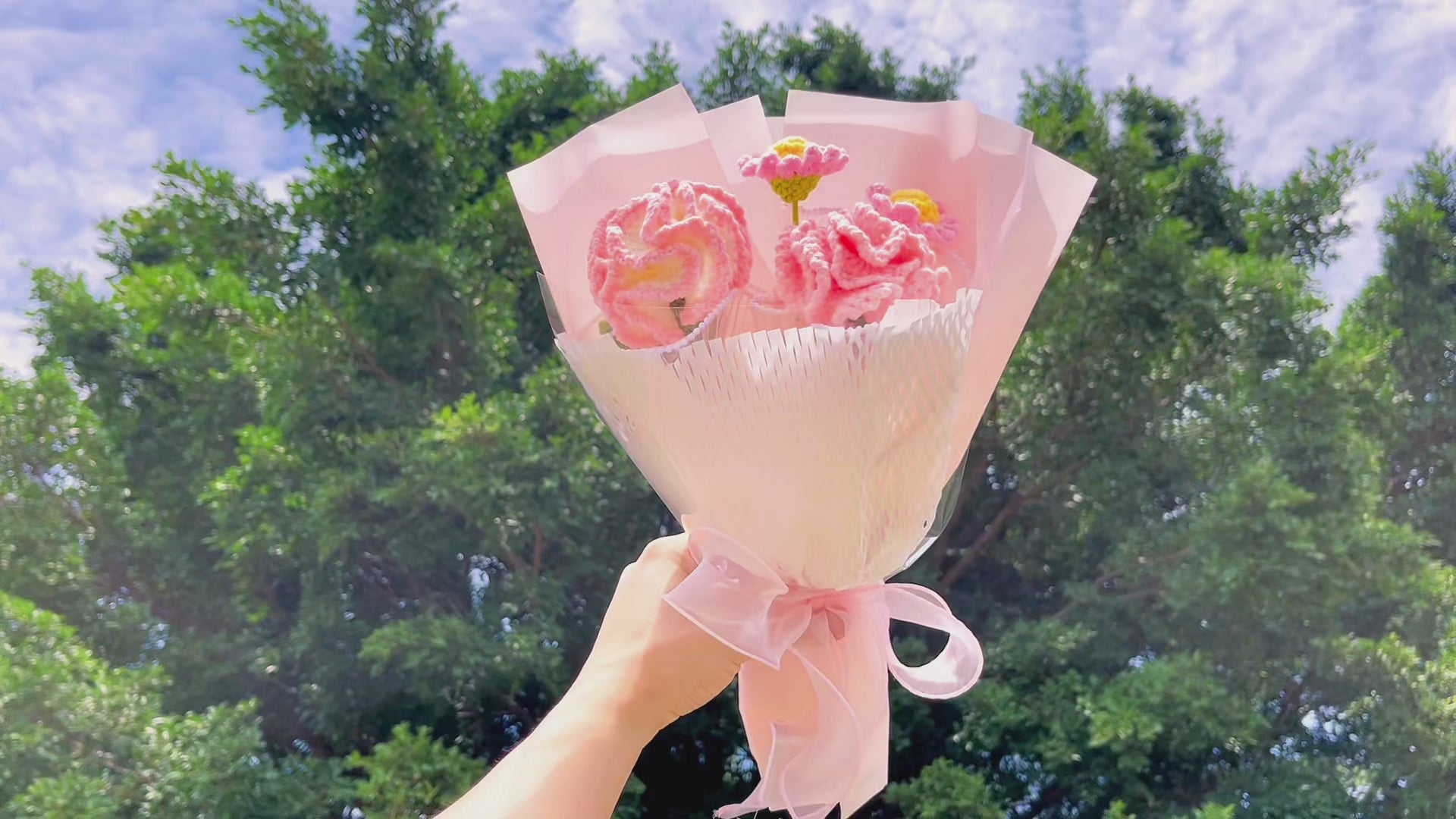 Hanaya Series Handmade Pink Theme Carnations Crochet Bouquet - Hypoallergenic Everlasting Floral Arrangement Mother's Day Gift Set